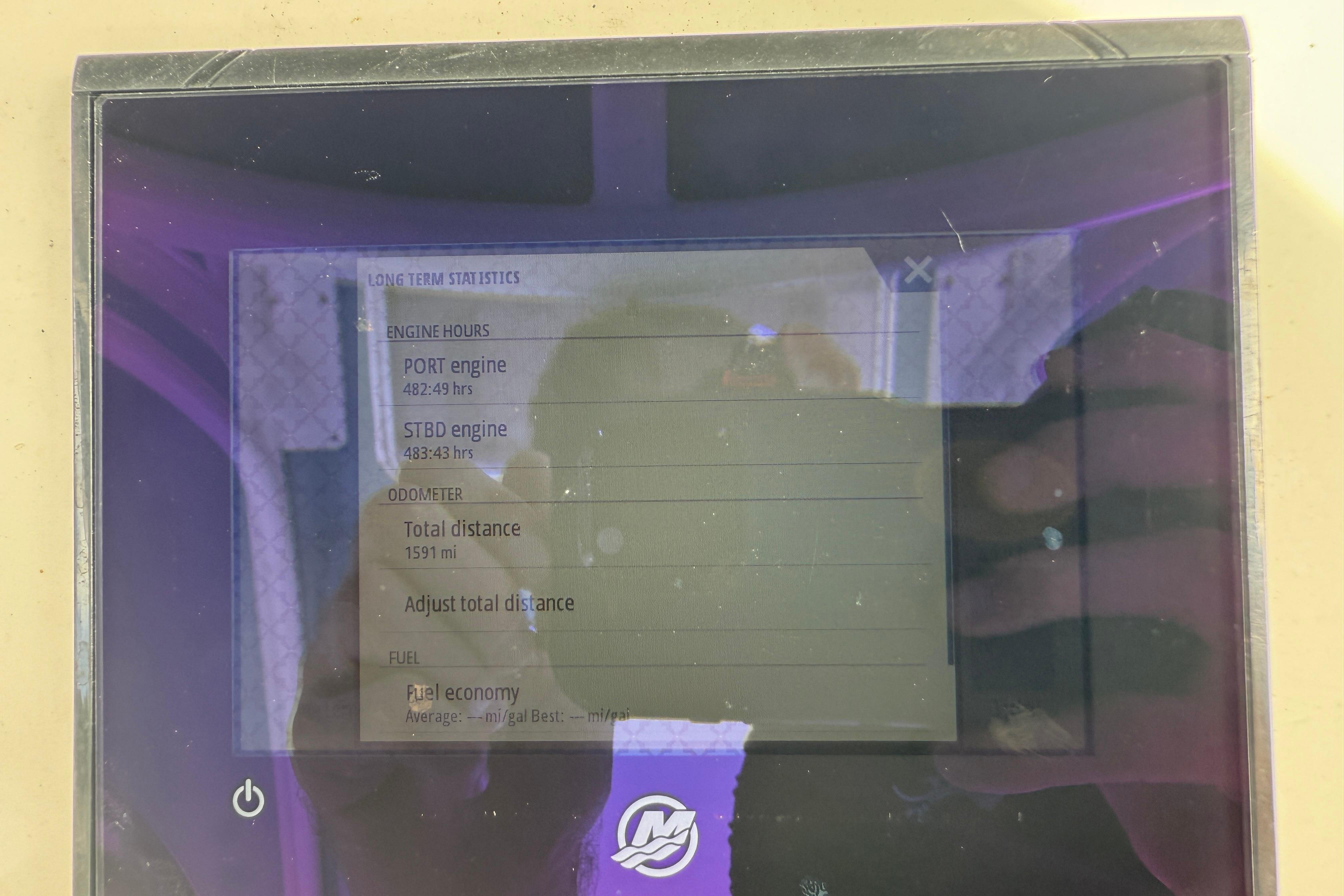 Display screen showing engine statistics for 2021 Sea Cat 260 boat.