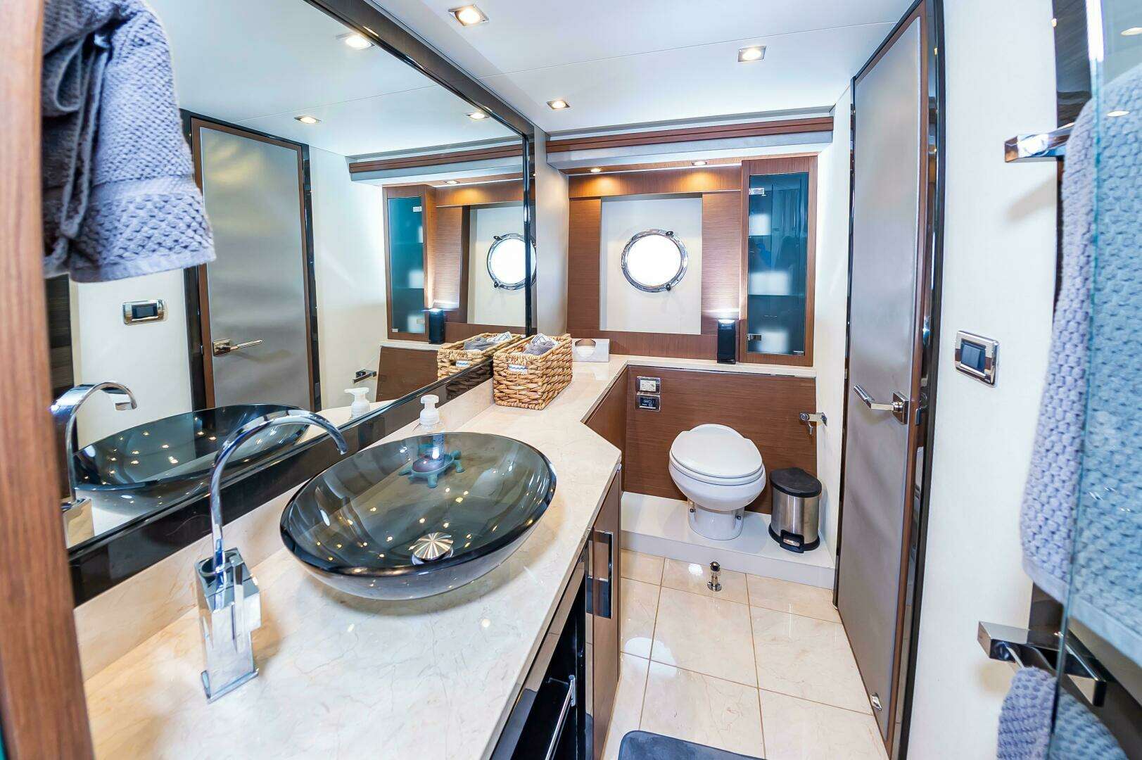 2013 Marquis 63 Sport Yacht - Image 49