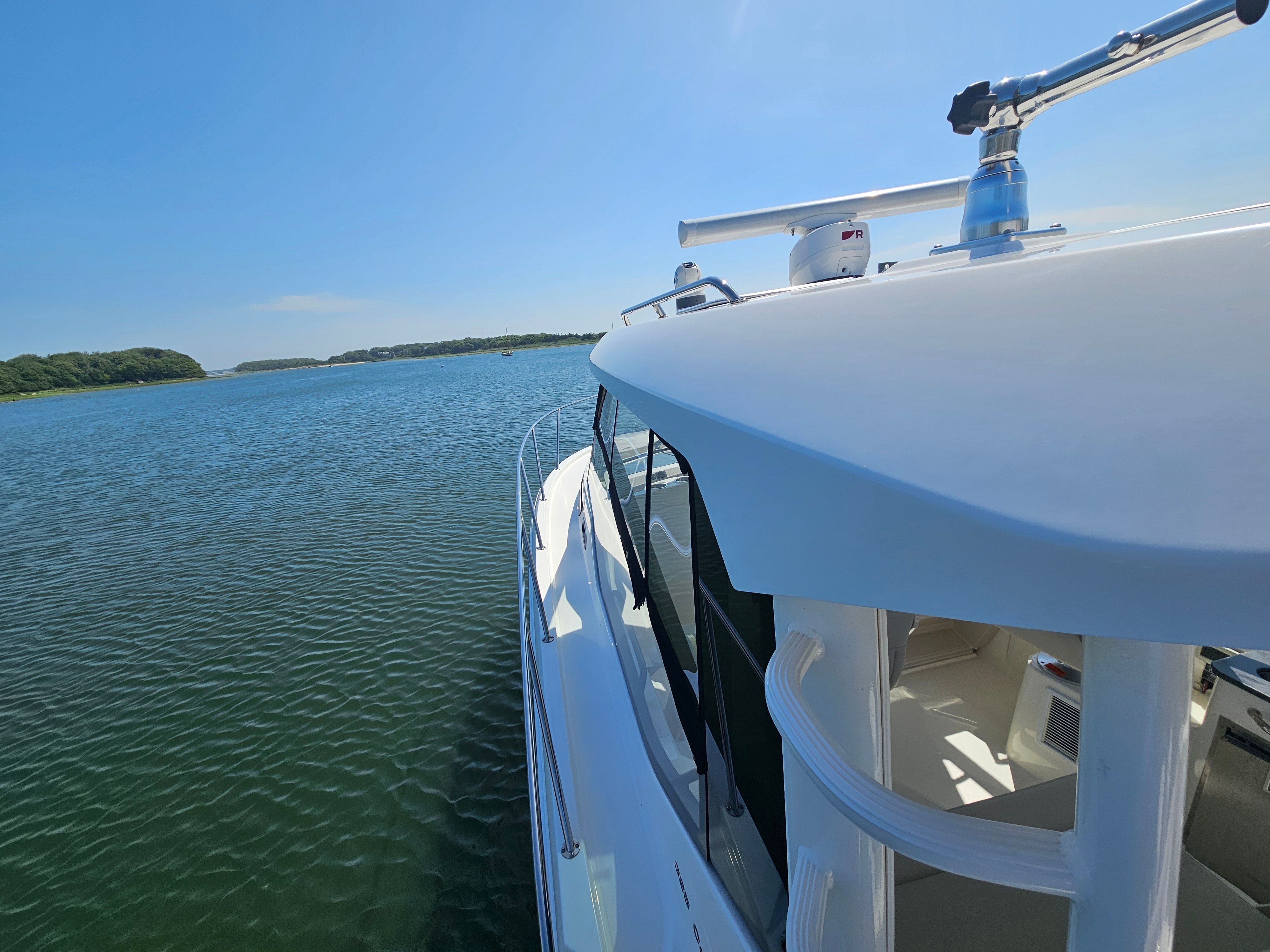 A 2023 Boston Whaler 325 Conquest on calm water.