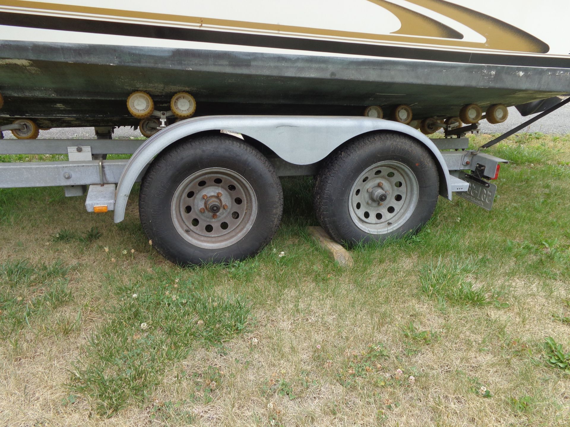 1999 Sea Ray Express Cruiser - 11
