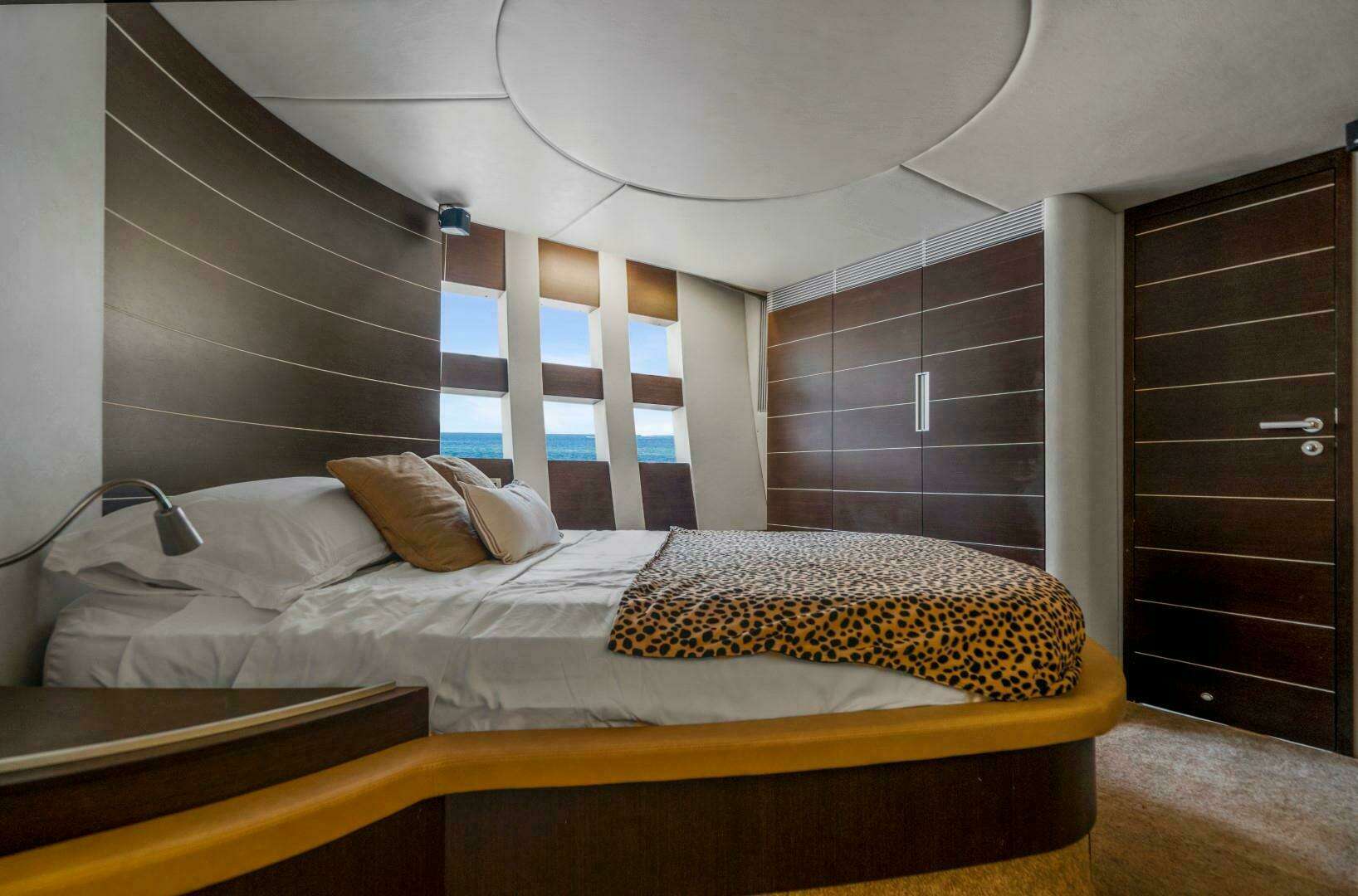2007 Azimut 68S - Image 39