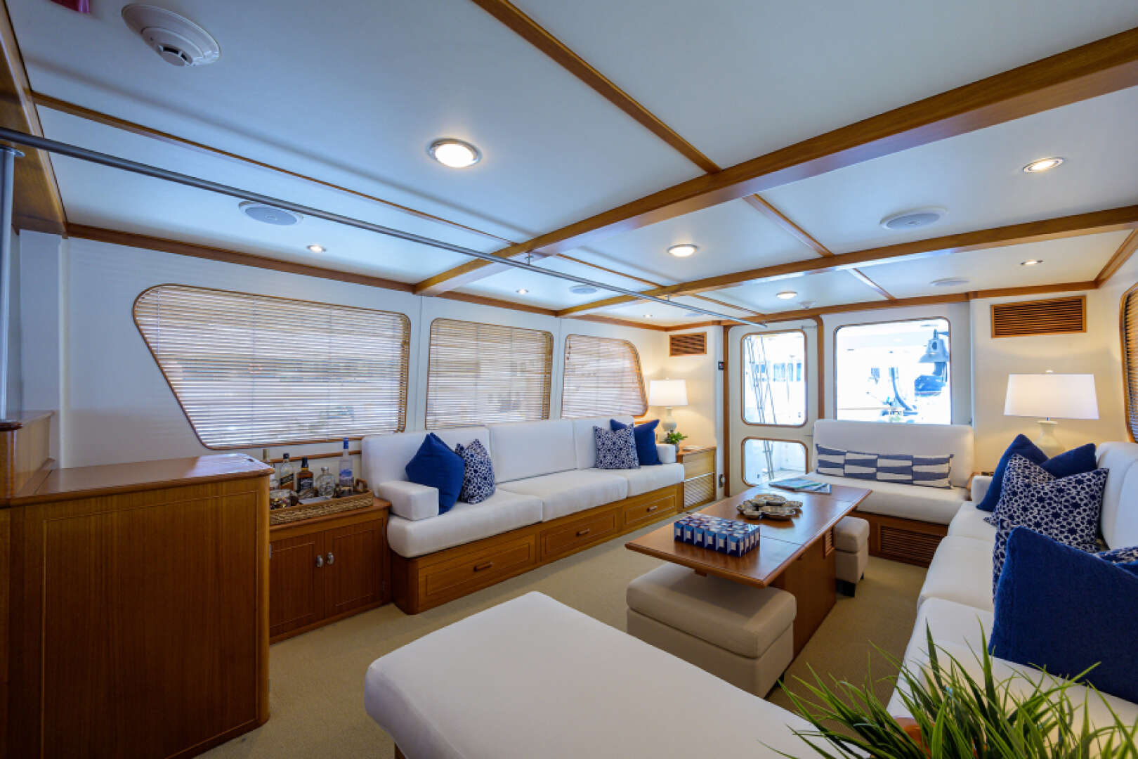 2003 New England Boatworks Enclosed Raised Pilothouse - Image 10
