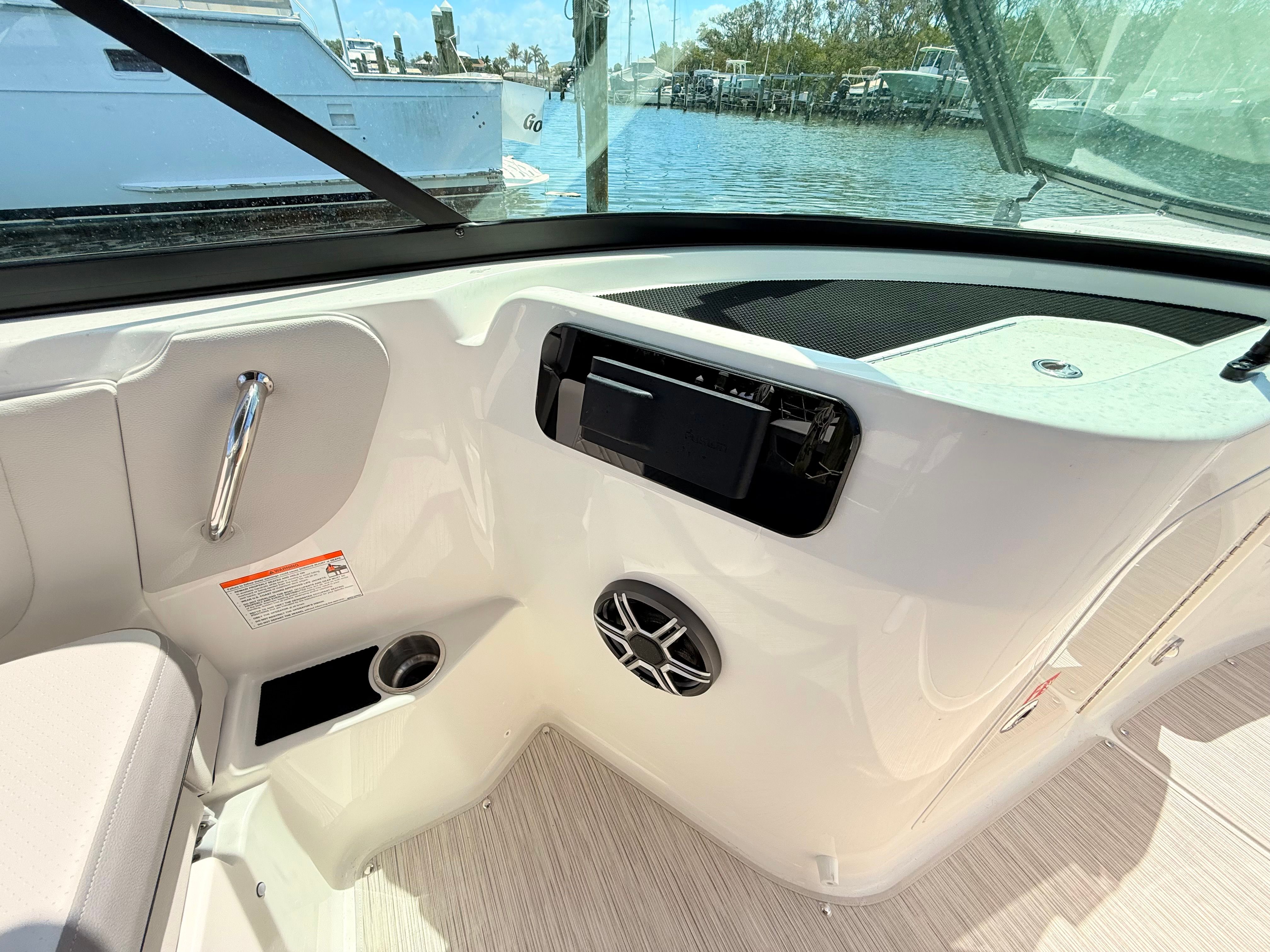 2026 Sea Ray SDX 230 Outboard - 47
