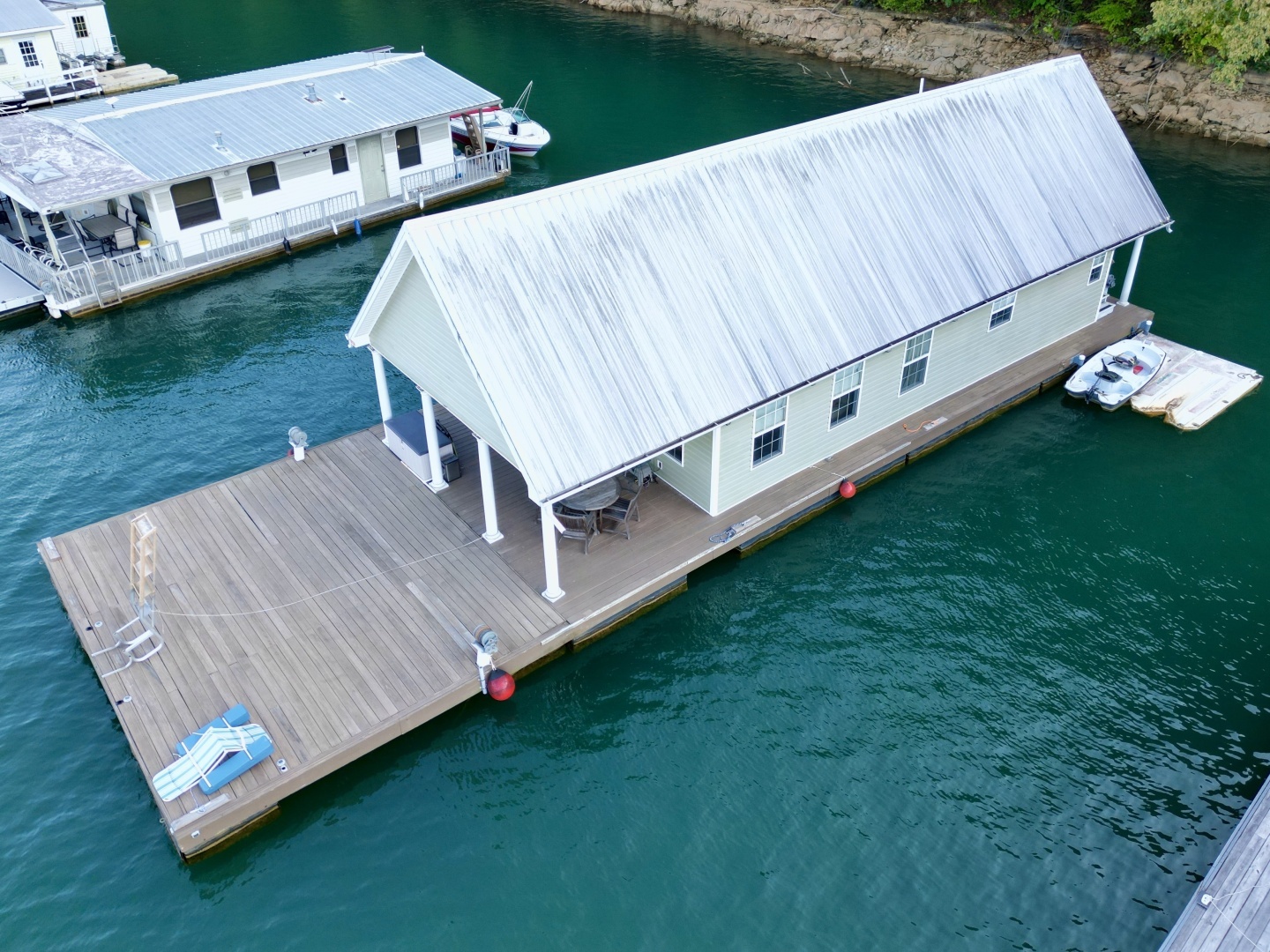 2006 Custom 20 x 43 Floating Cabin - Approx 812sqft - Image 15