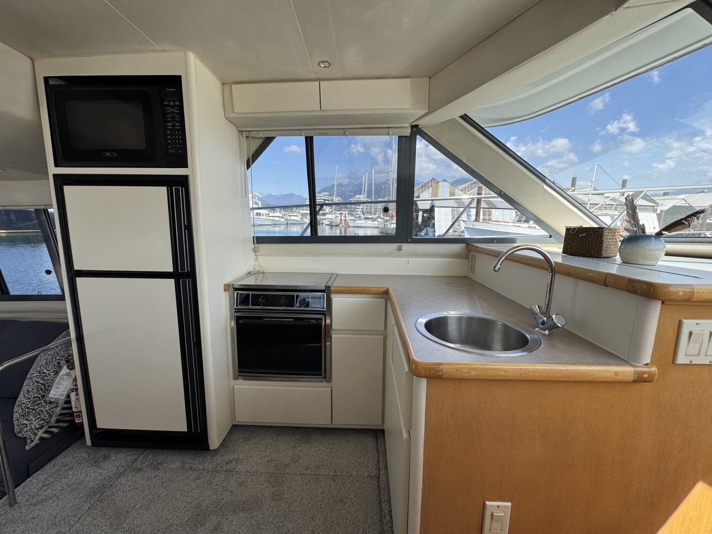 1996 Carver 370 Voyager - Image 54