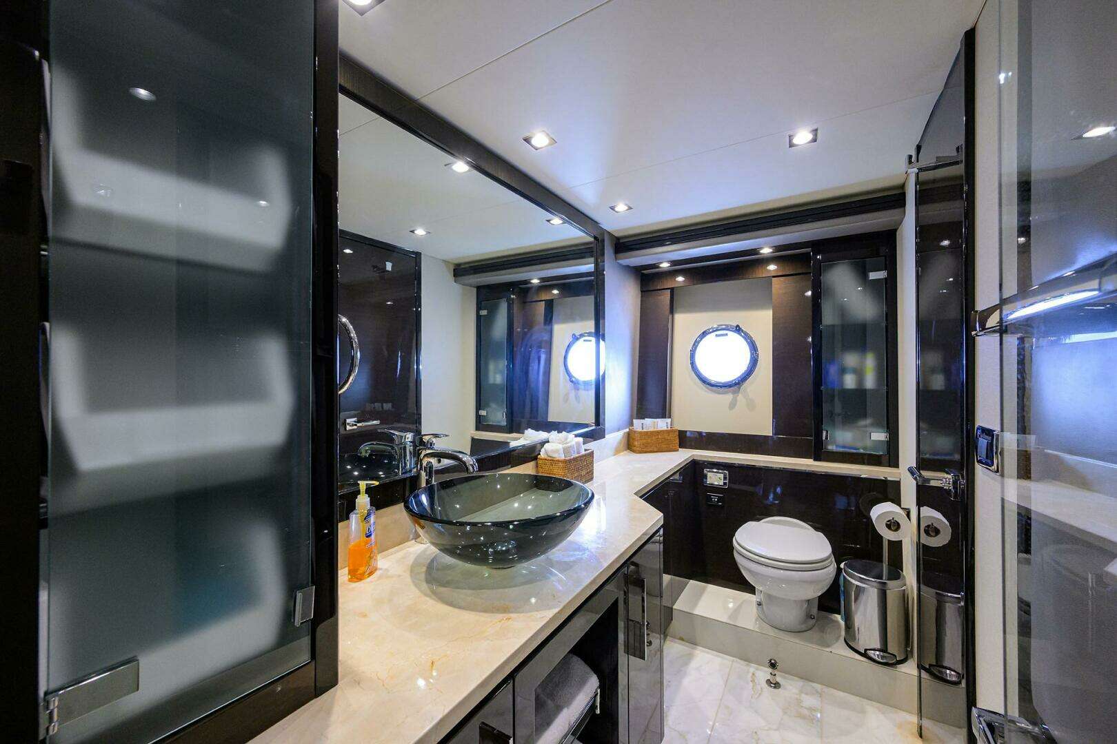 2016 Marquis 660 Sport Yacht - Image 11