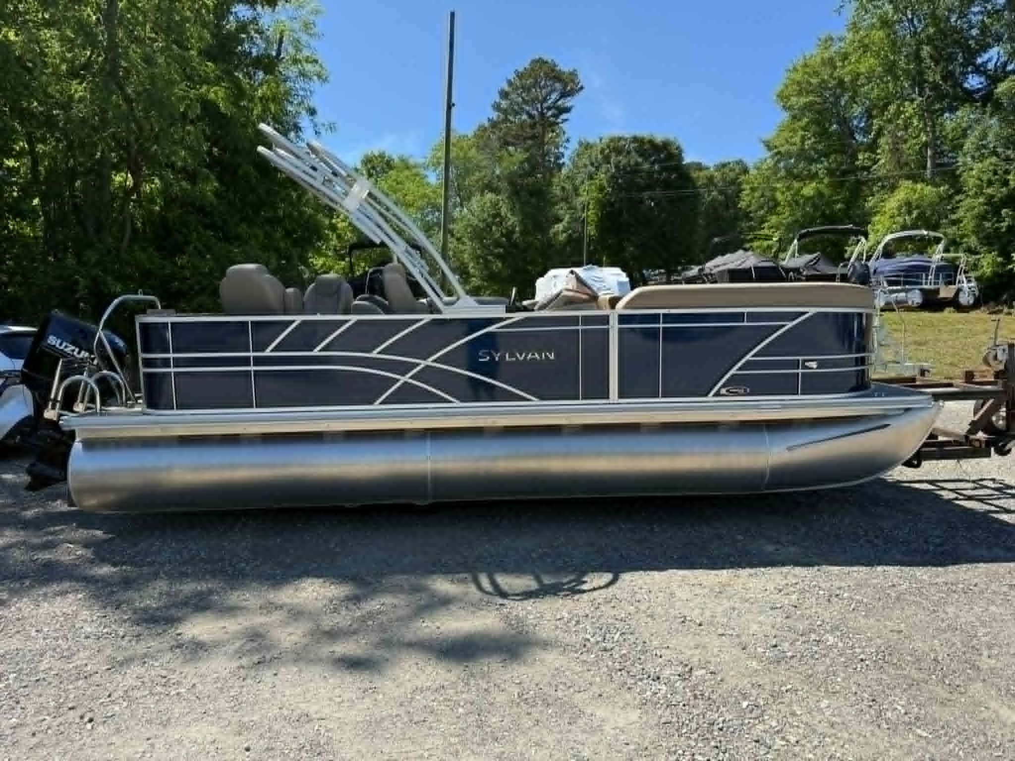 2025 Sylvan Mirage 8522 Party Fish
