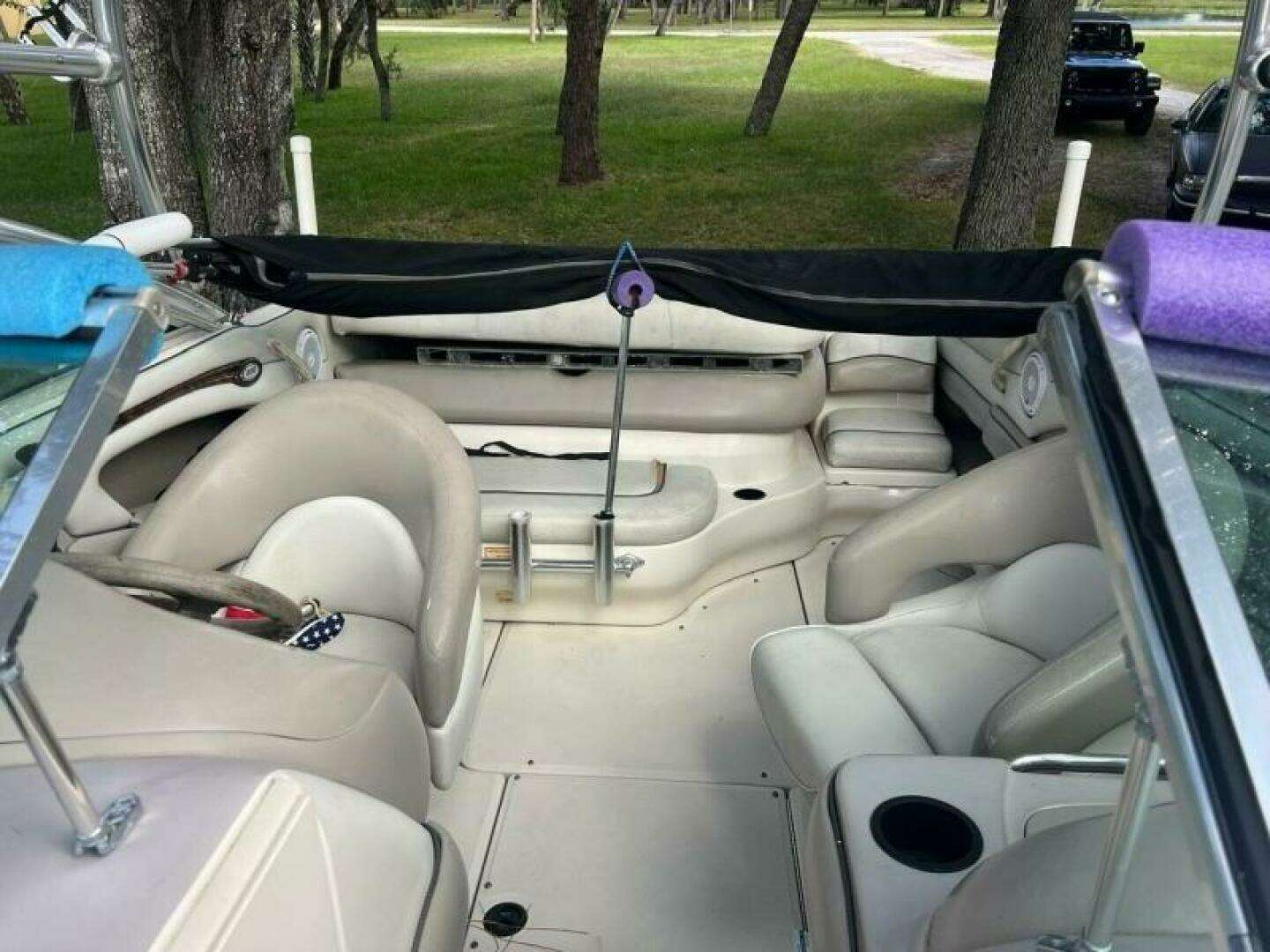 2003 Sea Ray 220 Bow Rider - Image 10