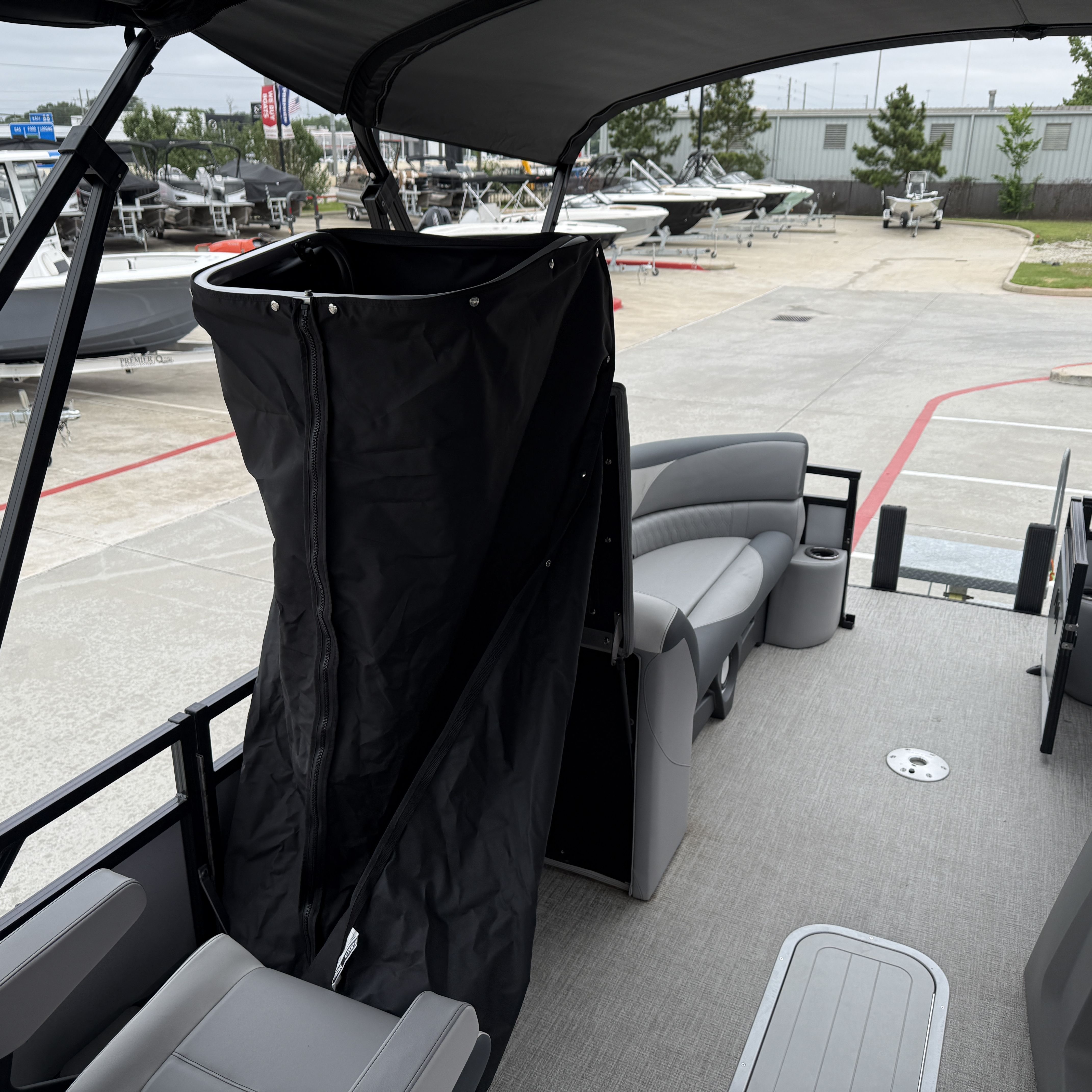 2025 Avalon Venture 85 Quad Lounge - 23' - 22