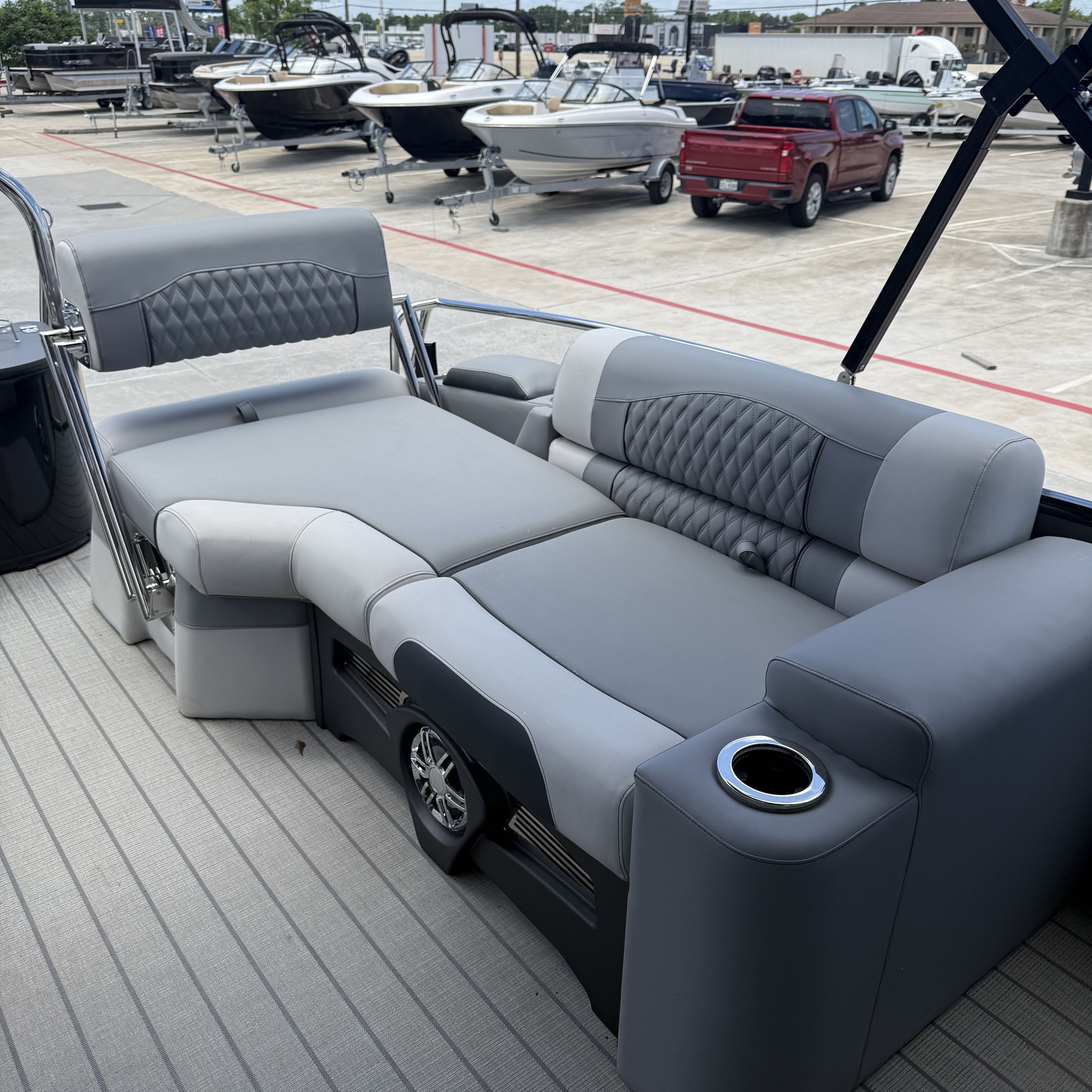 2026 Avalon Catalina Quad Lounge Shift - 23' - 17
