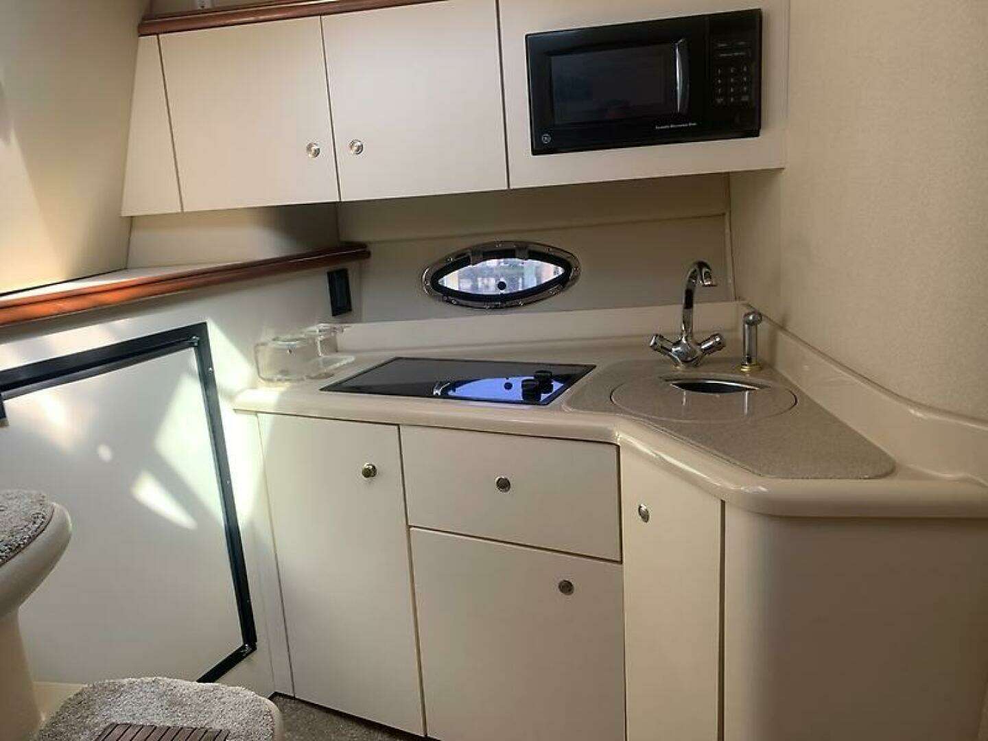 2003 Cruisers Yachts 3372 Express - Image 23