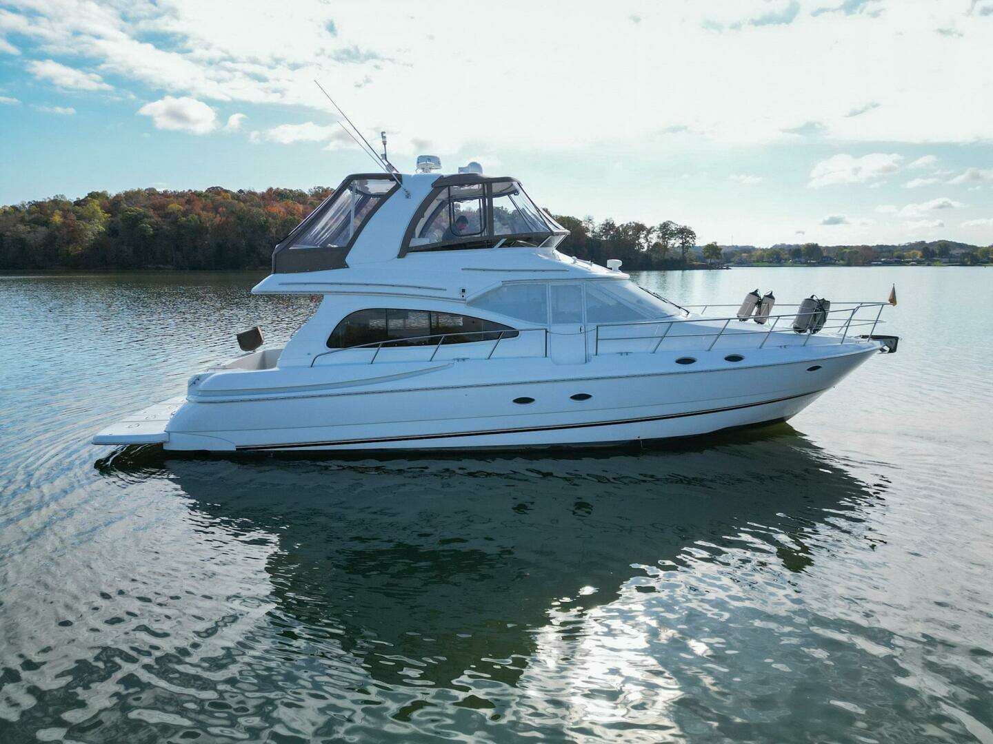 2002 Cruisers Yachts 5000 Sedan Sport - Image 7