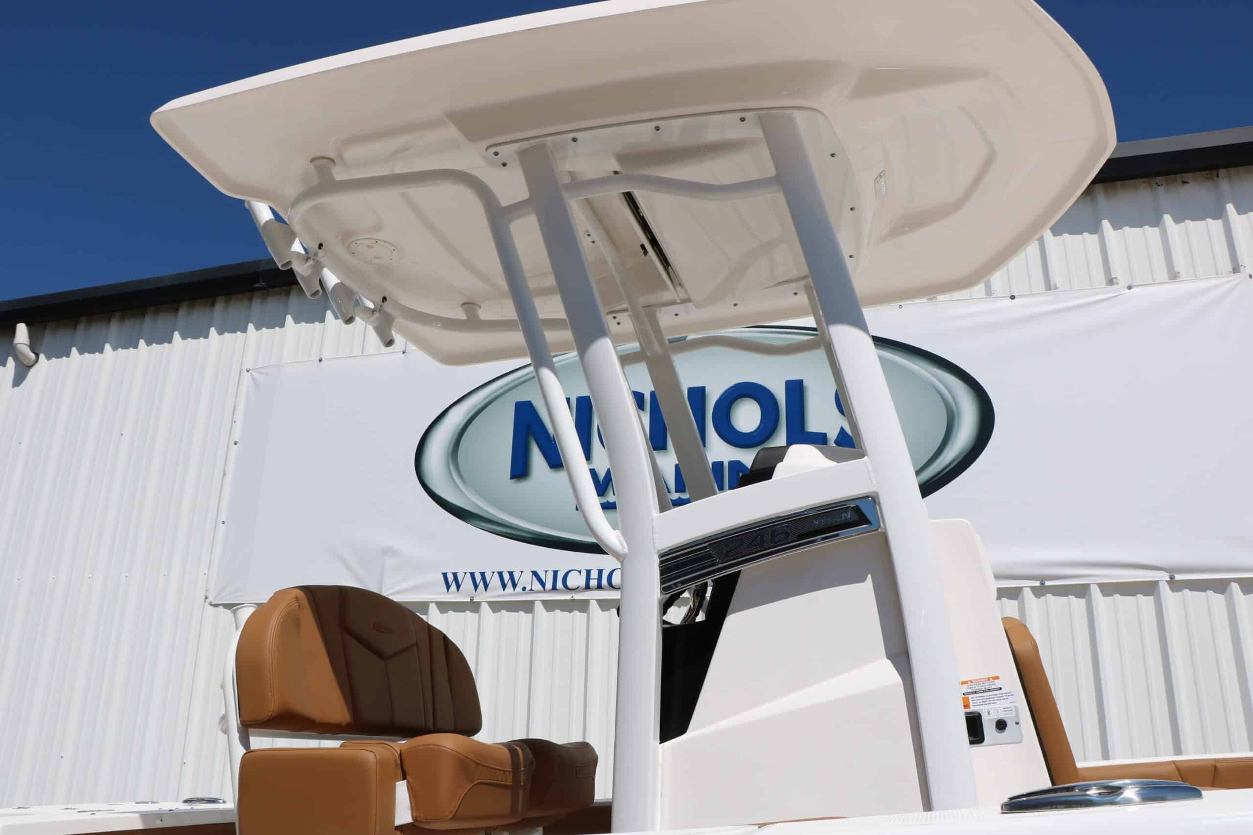2026 Robalo 246 Cayman - 9