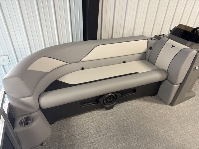 2026 Tahoe Sport 85 Rear Fish 23 - 10