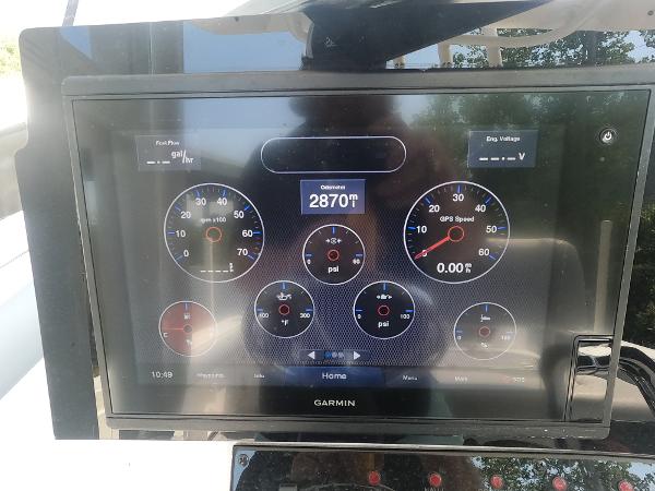 Garmin display on 2011 Sea Hunt Gamefish 29 showing engine metrics and GPS speed.