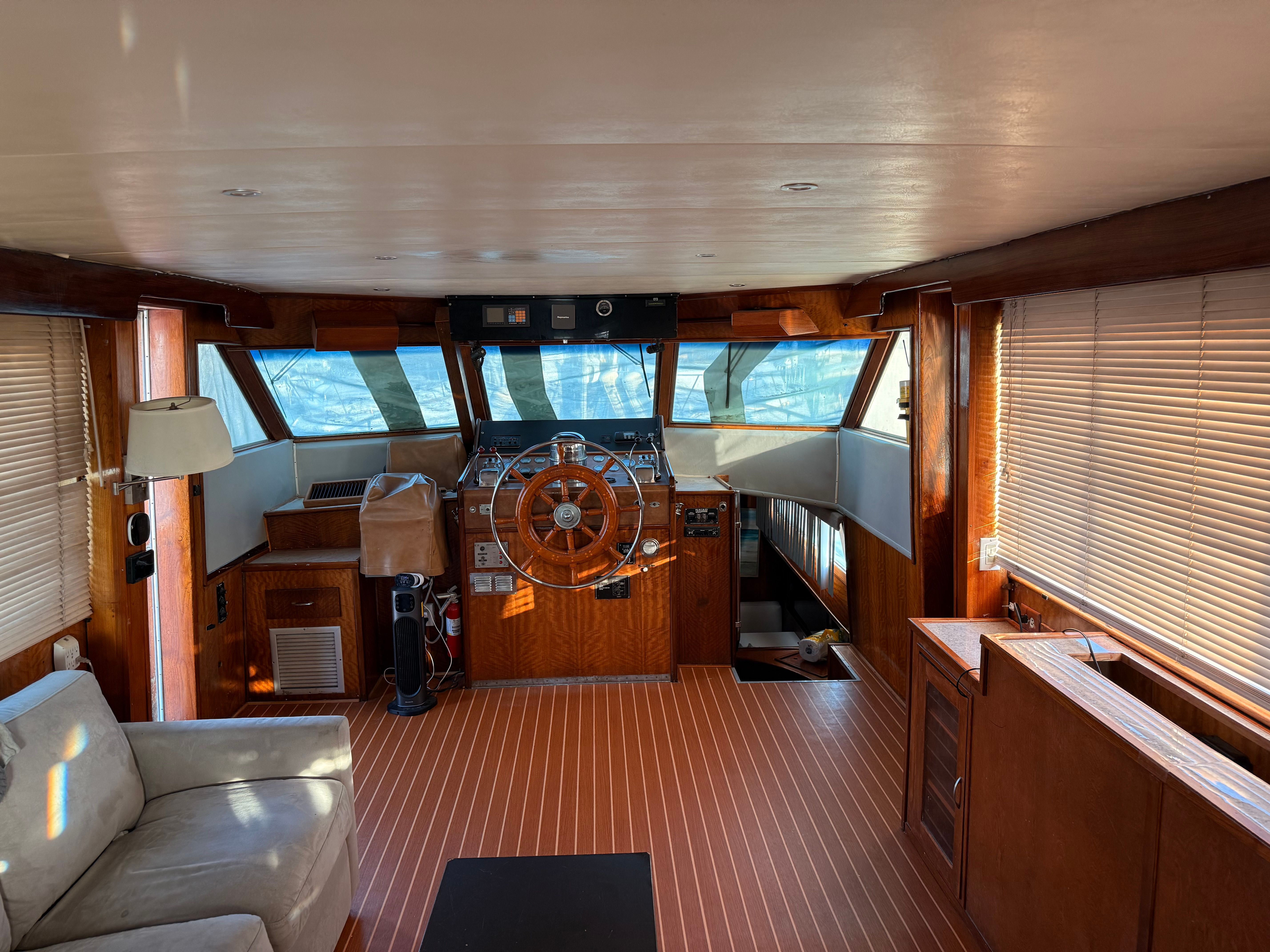 1969 Hatteras 53 - 38