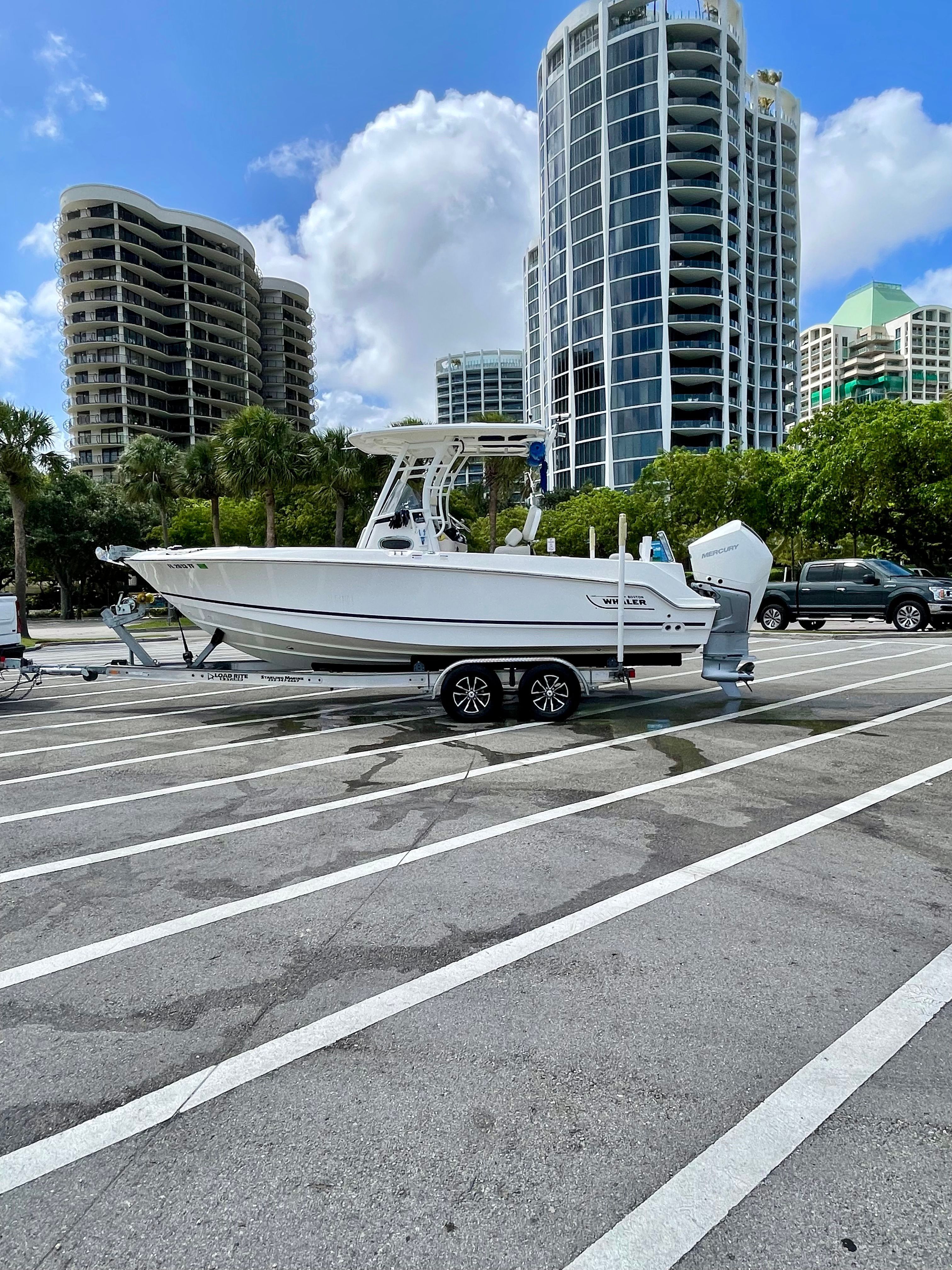 2021 Boston Whaler 230 Outrage