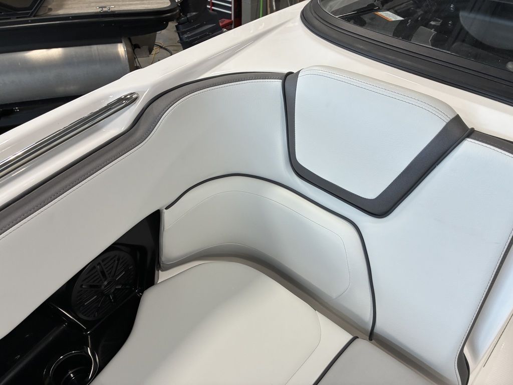 2026 Yamaha Boats AR250 - 15