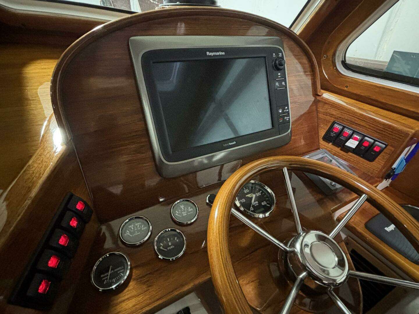 2004 Hinckley 36 Picnic Boat EP - Image 7