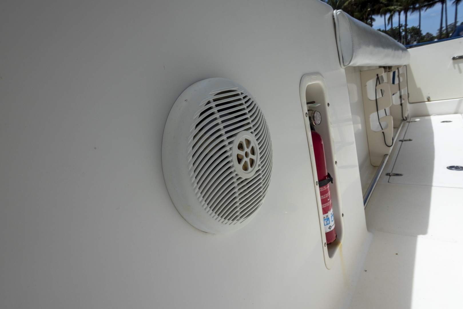 2007 Boston Whaler 270 OUTRAGE - Image 4