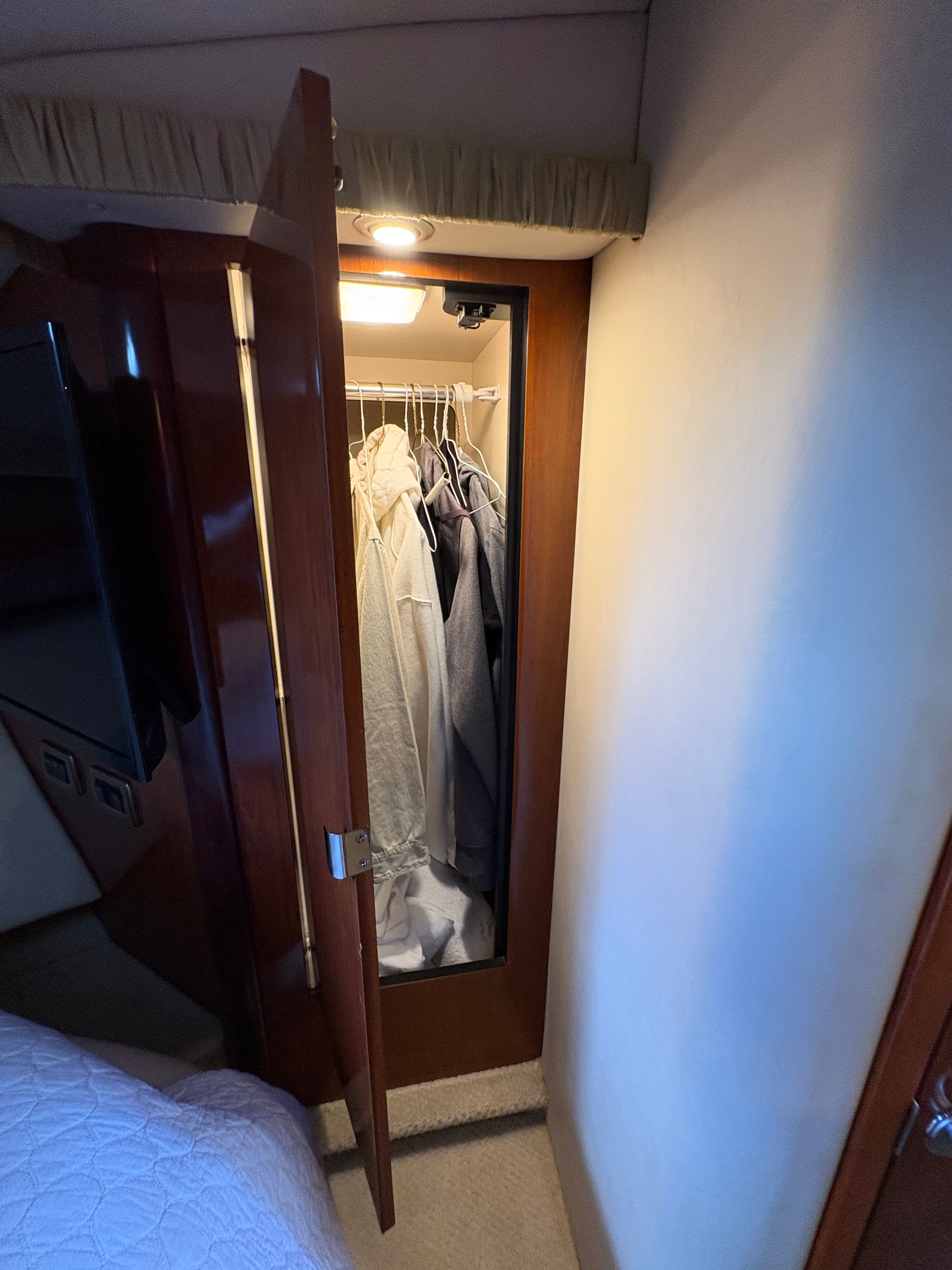 2005 Sea Ray 420 Sundancer - 63
