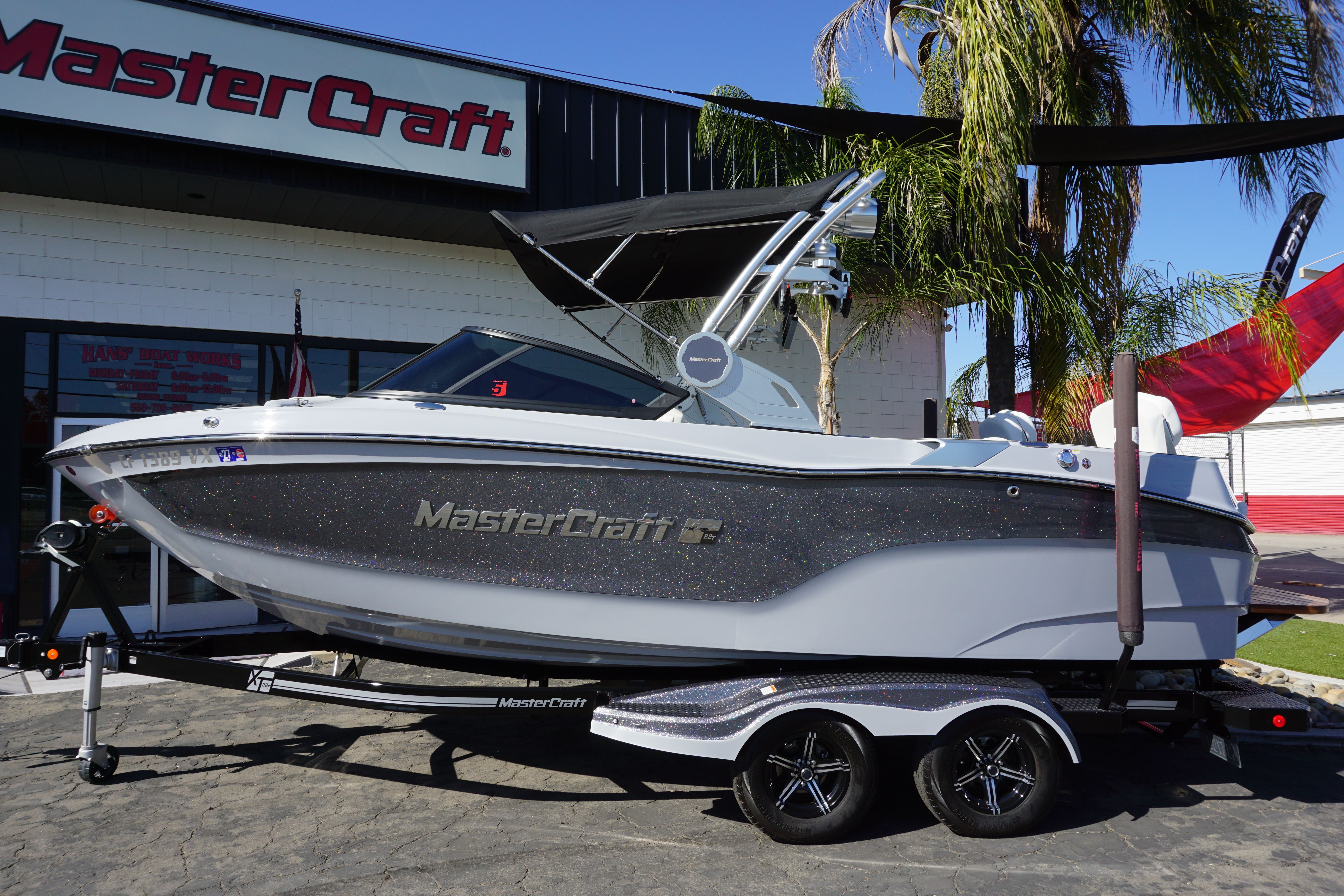 2023 MasterCraft XT22 T - 2