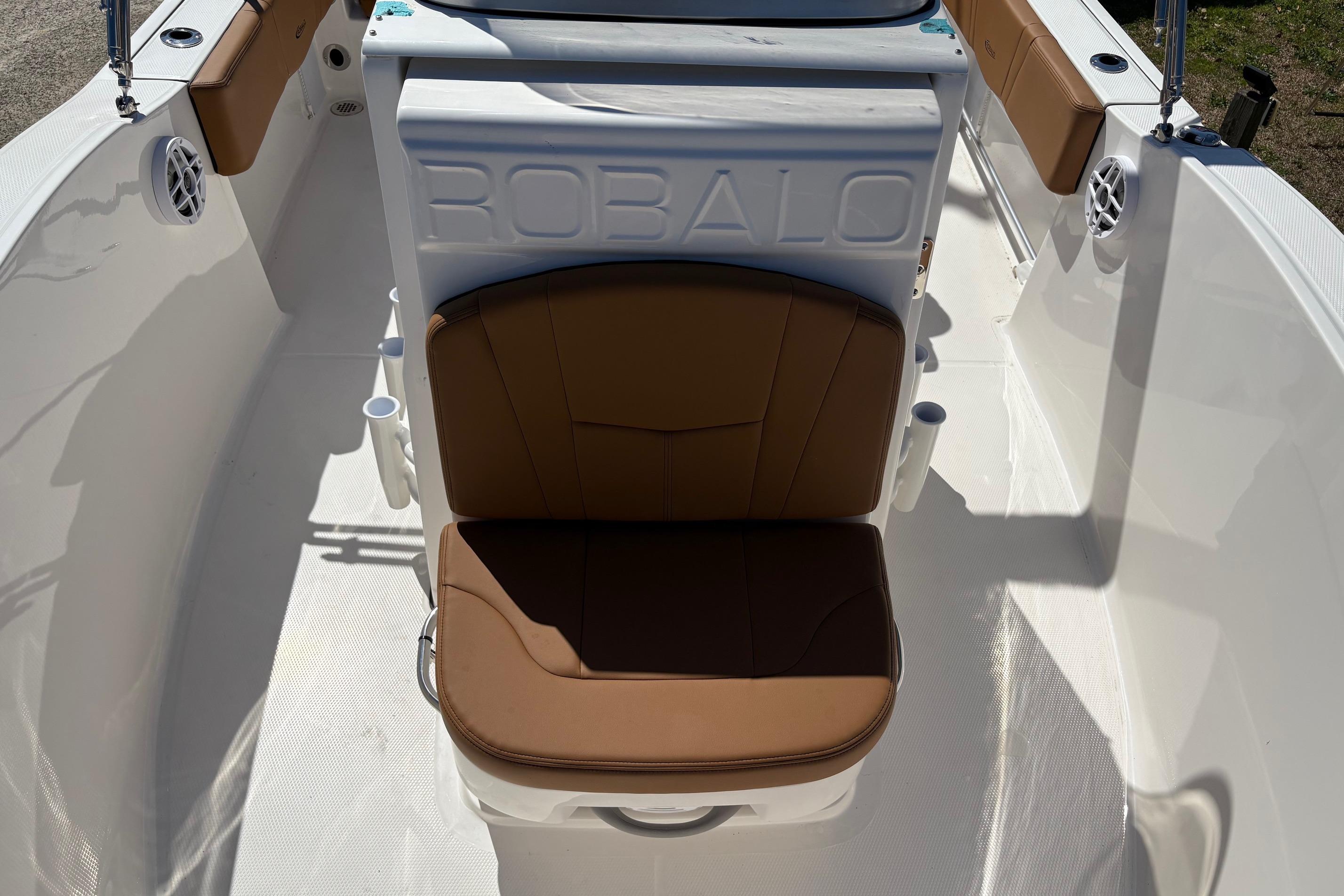 2026 Robalo R180 Center Console - 5