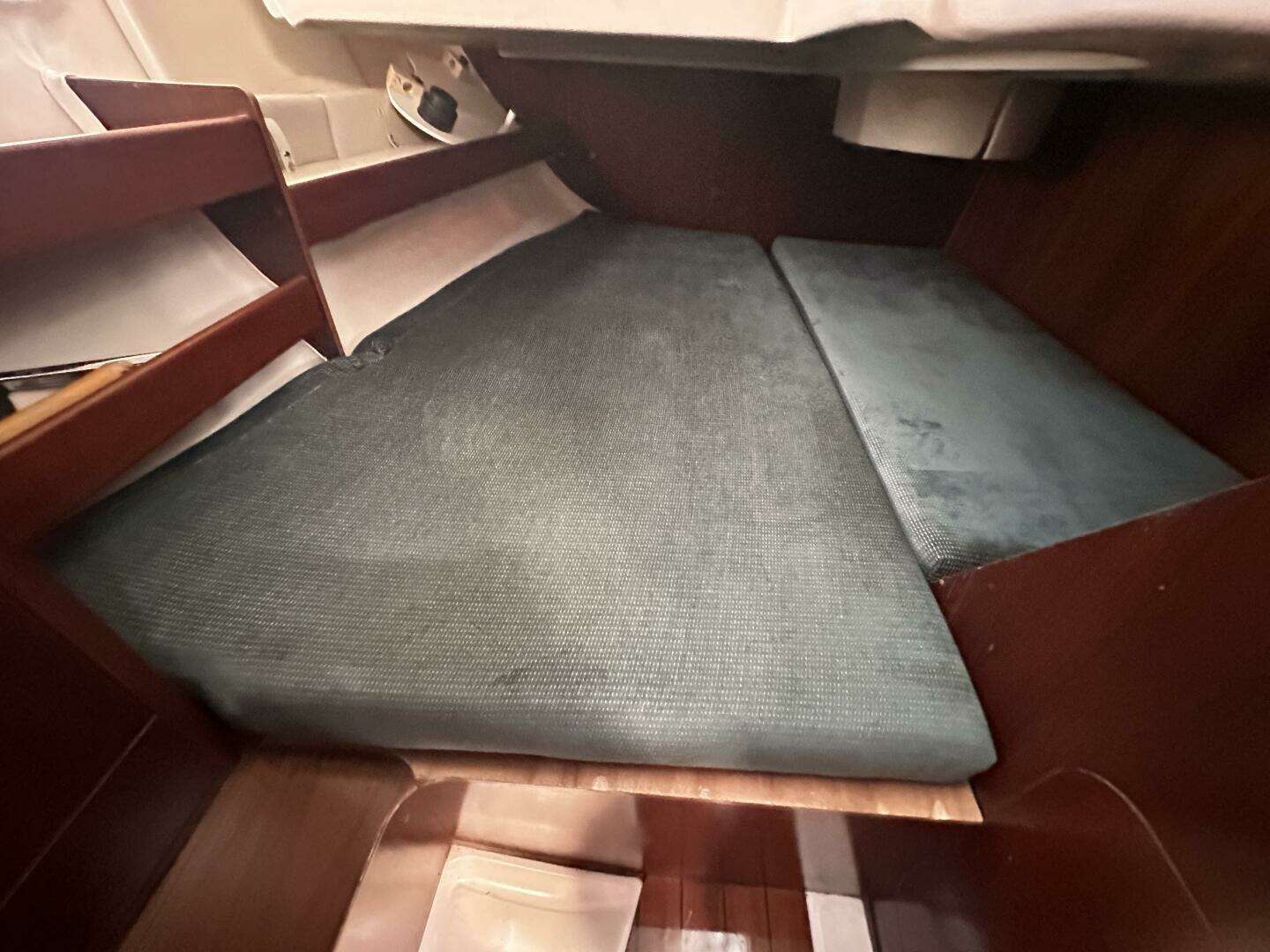 1999 Beneteau — - Image 35