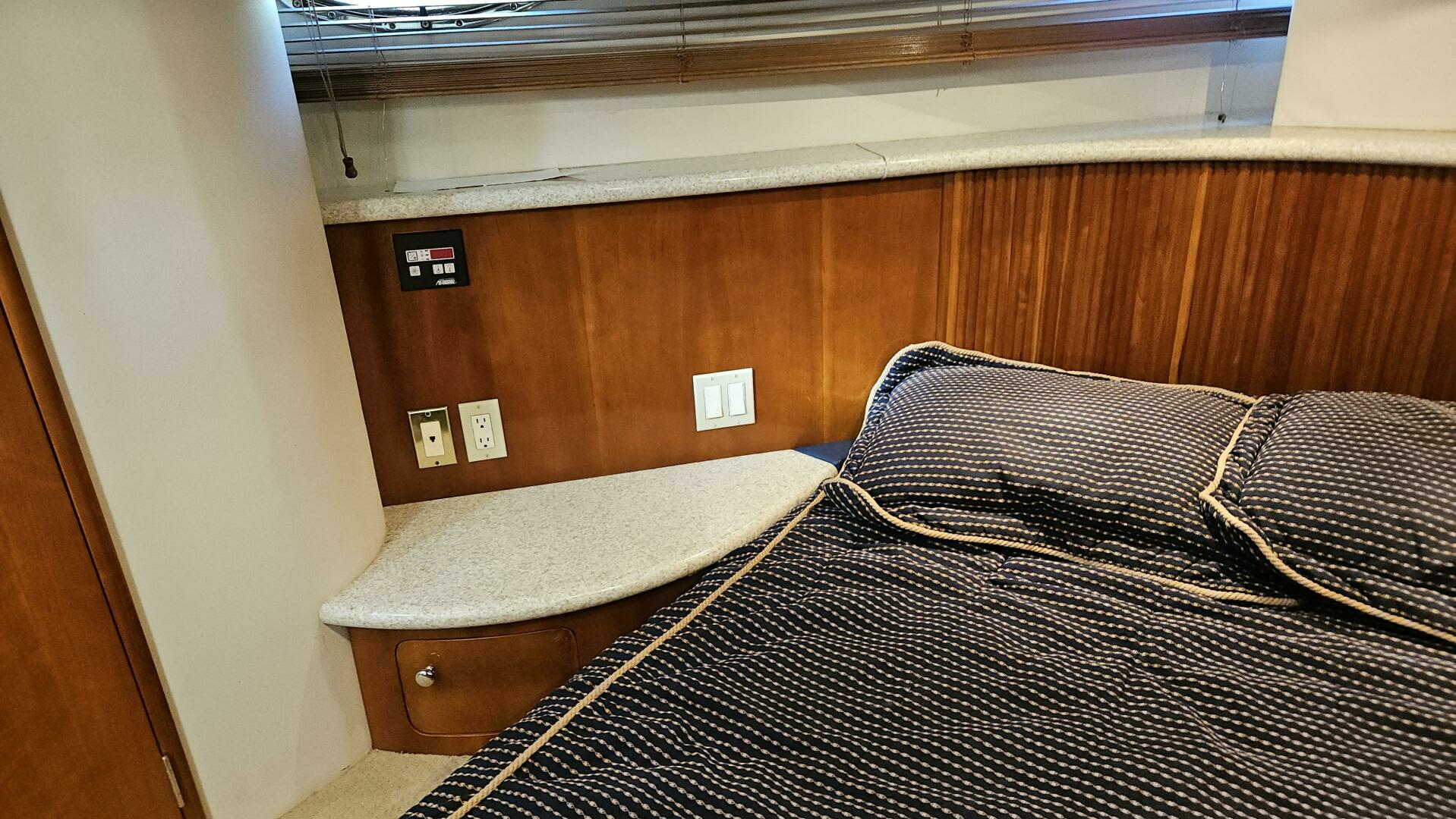 2000 Carver 450 Voyager - Image 33