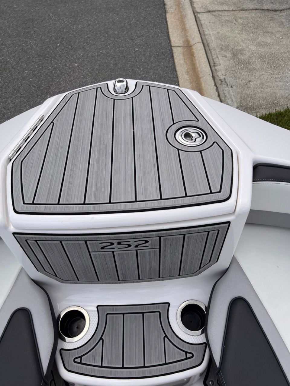 2023 Yamaha Boats 252S - 59
