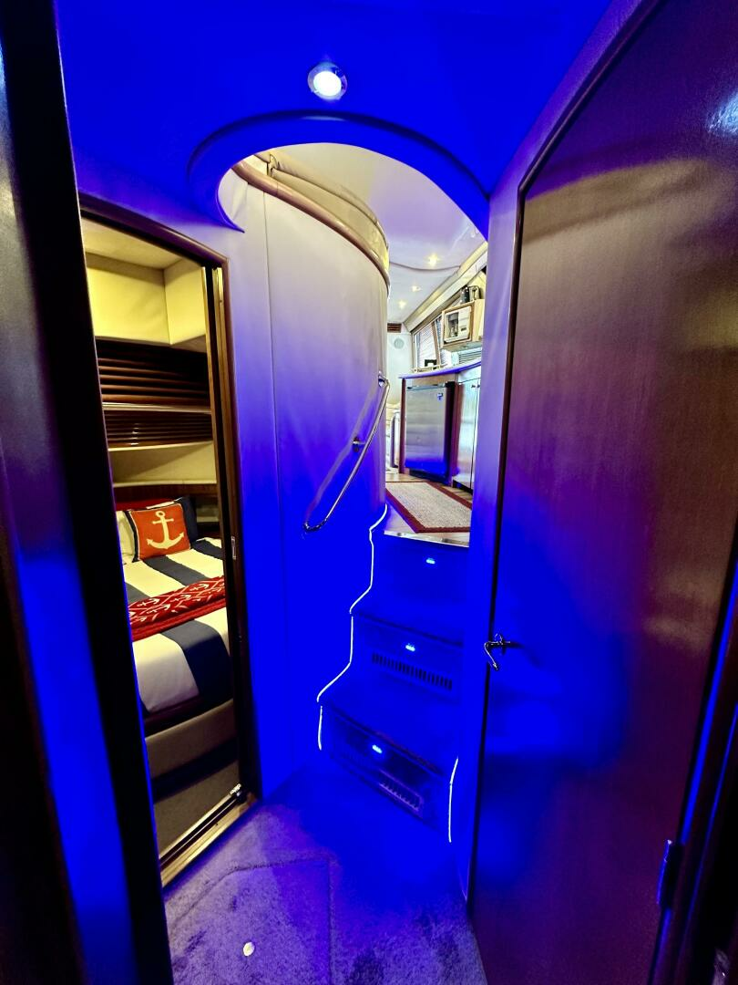 1999 Carver 450 Pilothouse - Image 37