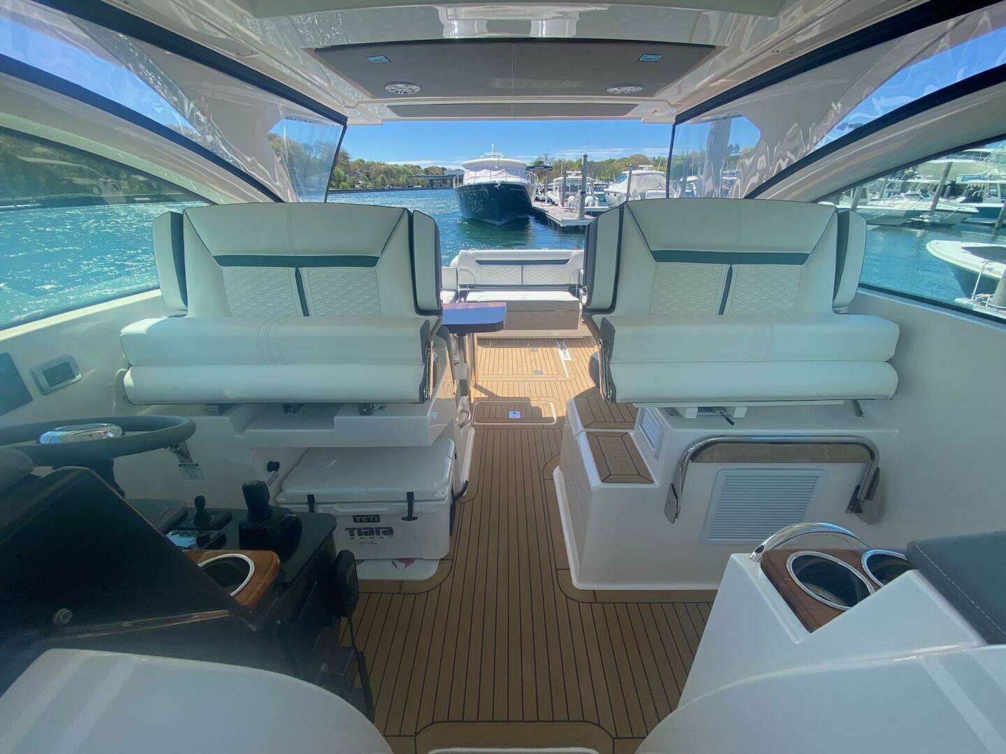 2019 Tiara Yachts 34LX - Image 27