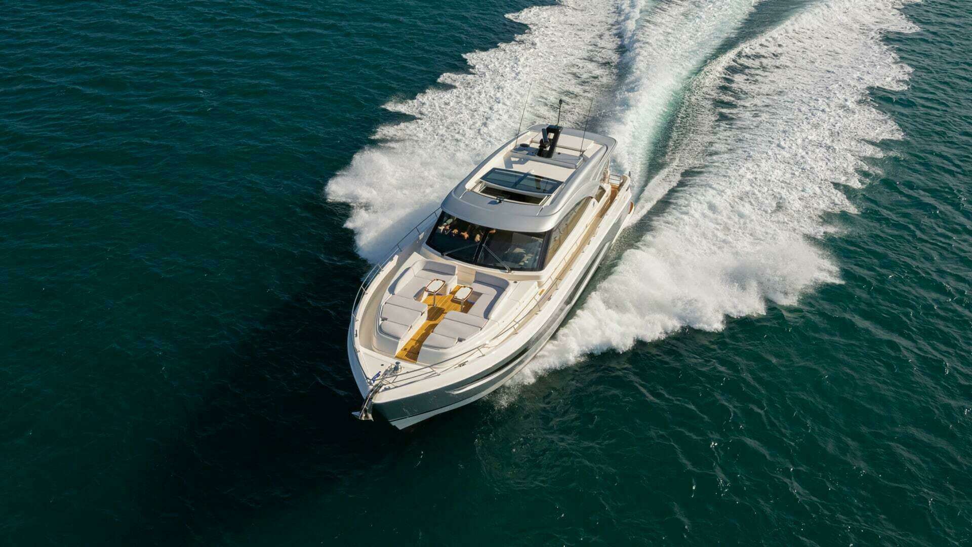 2026 Riviera 6800 Sport Yacht Platinum Edition - Image 3