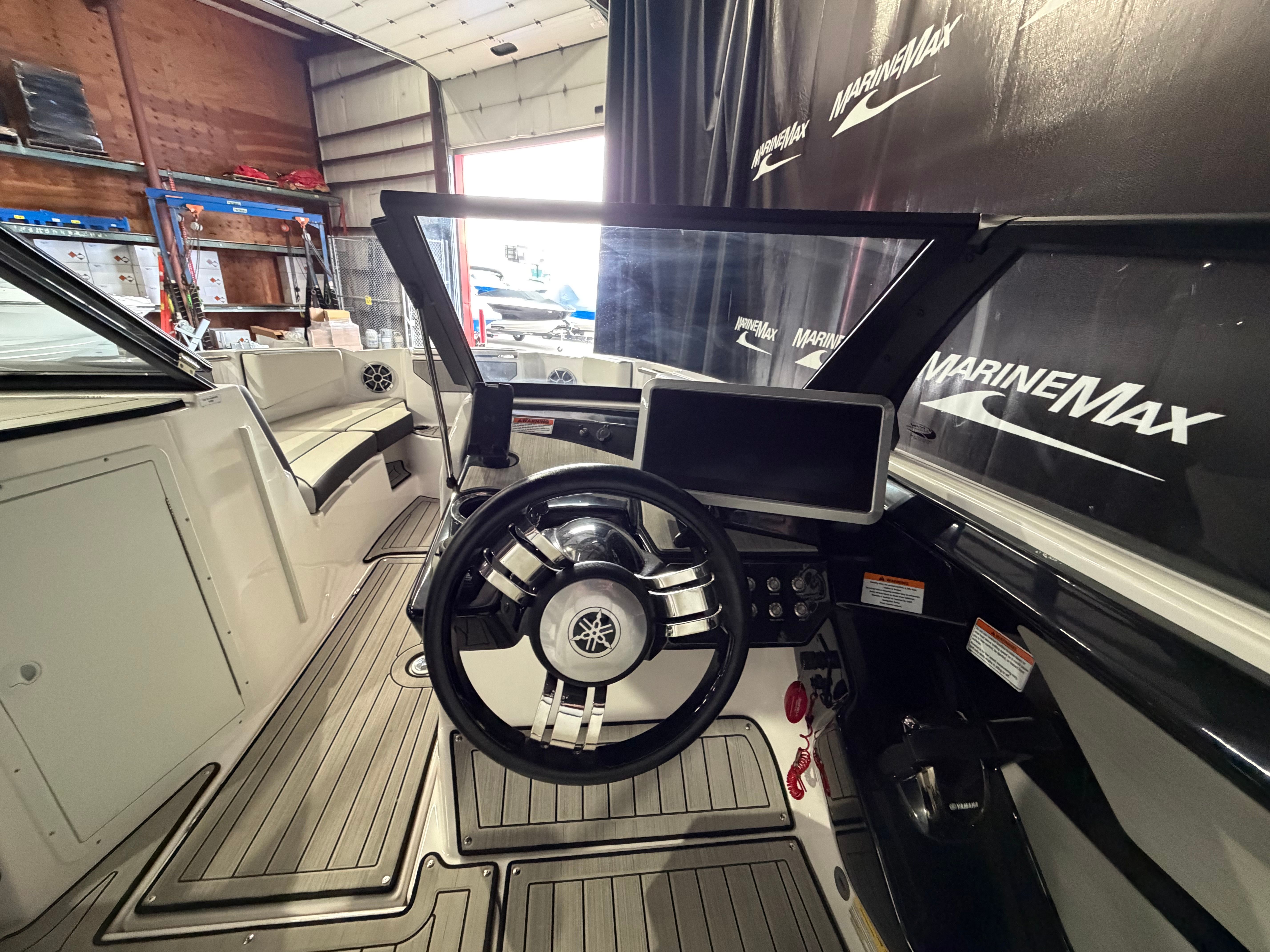 2023 Yamaha Boats 220 SD - 36