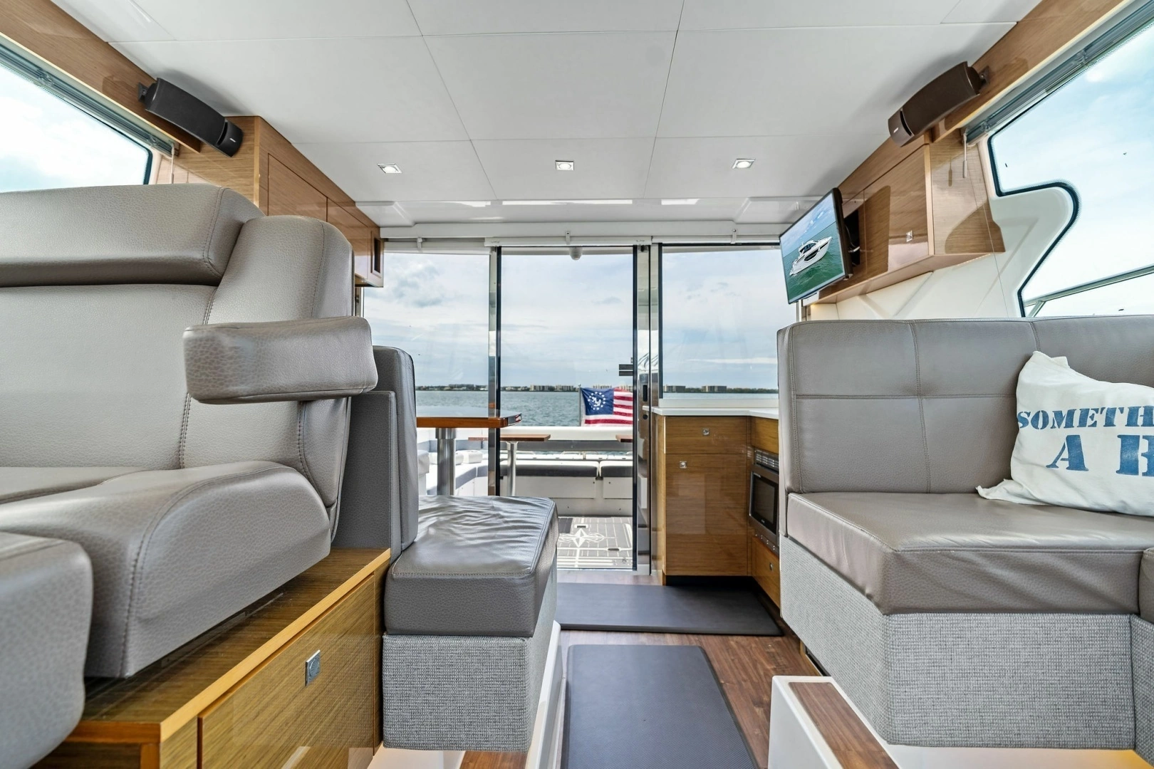 2019 Cruisers Yachts 42 Cantius - Image 28