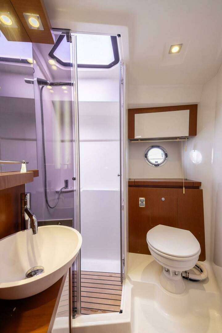 2014 Beneteau Gran Turismo 44 - Image 25