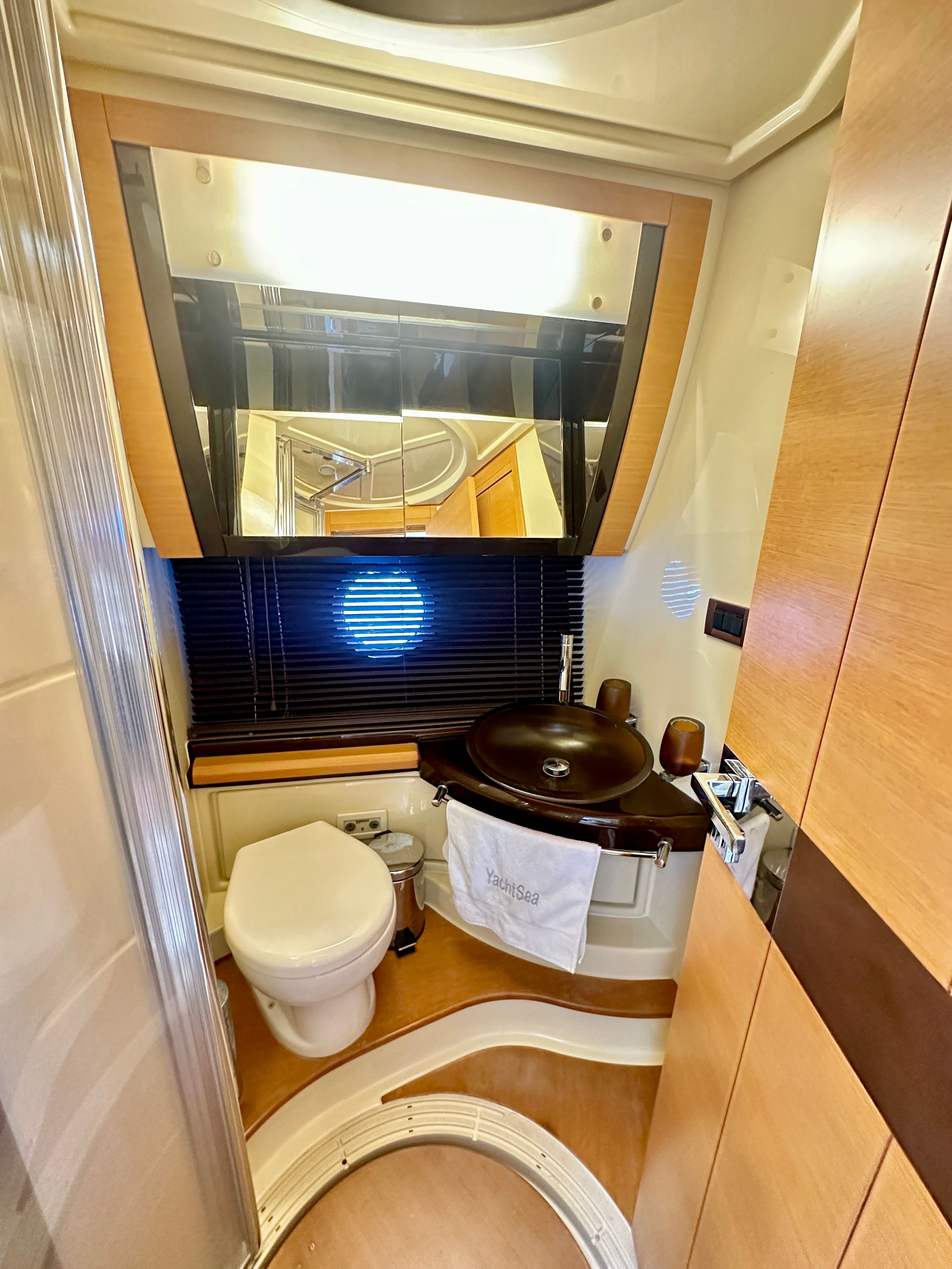 2011 Azimut Flybridge - 36