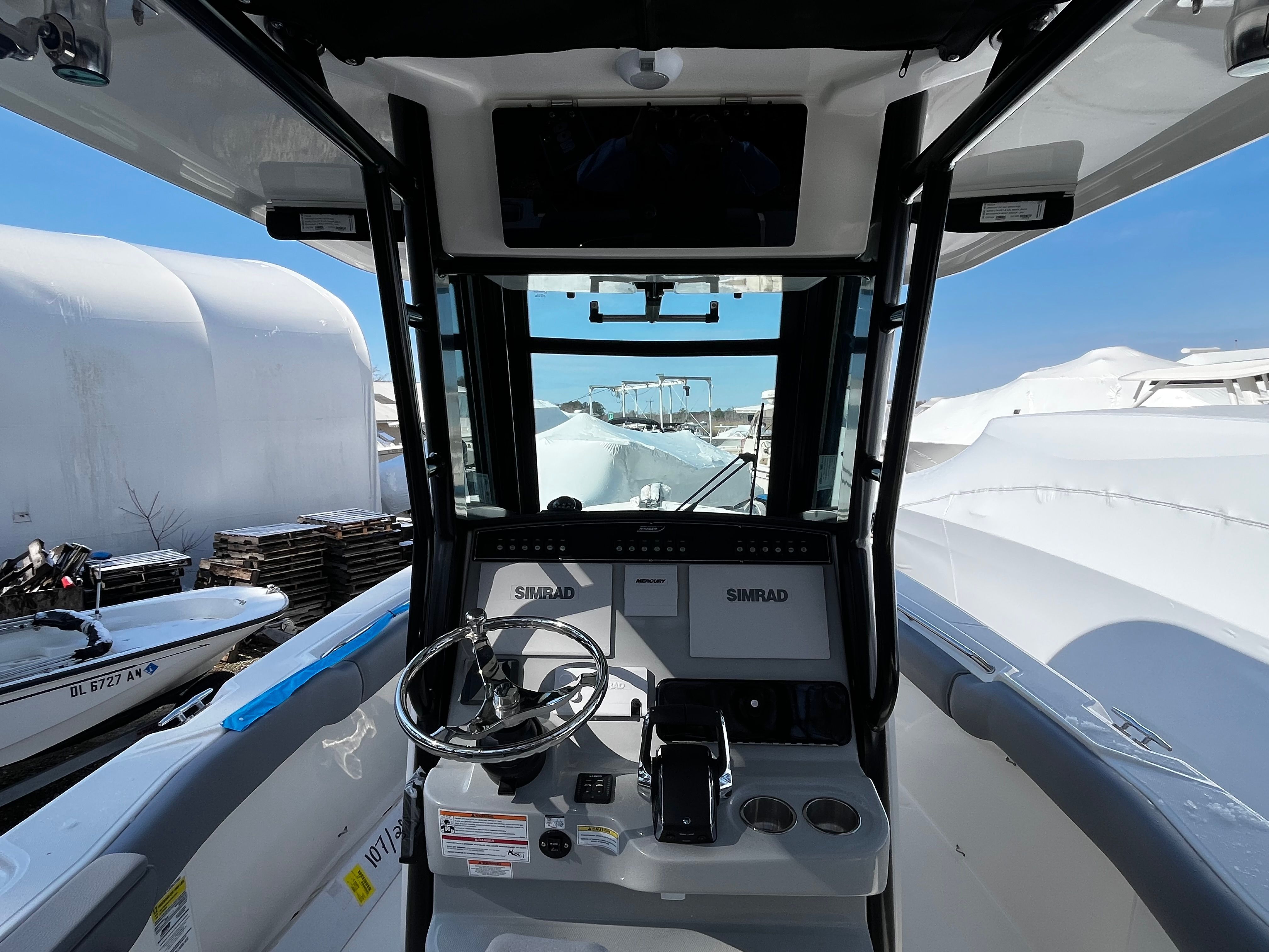 2026 BOSTON WHALER 250 OUTRAGE - Image 7