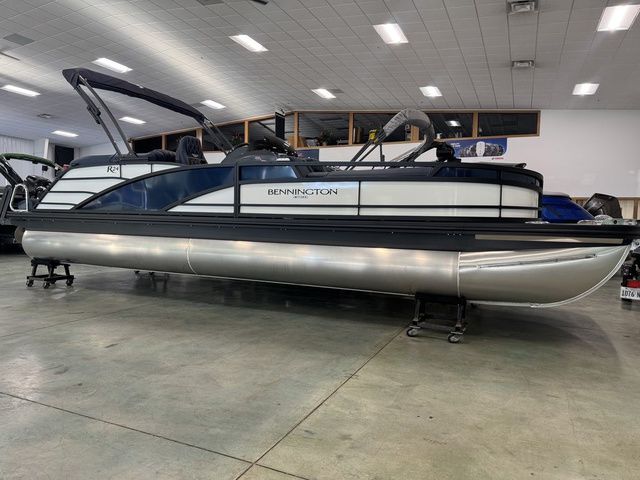 2026 Bennington R Bowrider Quad Bench 24 RTFB