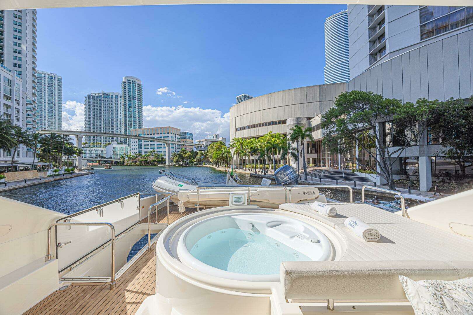 2011 Ferretti Yachts 830 - Image 25