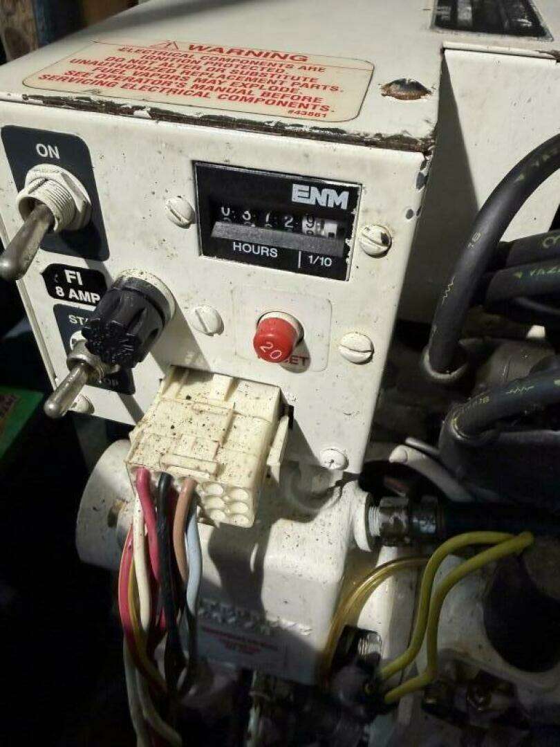 2001 Maxum 3300 SCR - Image 31