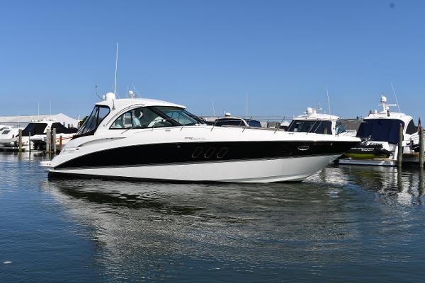 2010 Cruisers Yachts 390 Sports Coupe