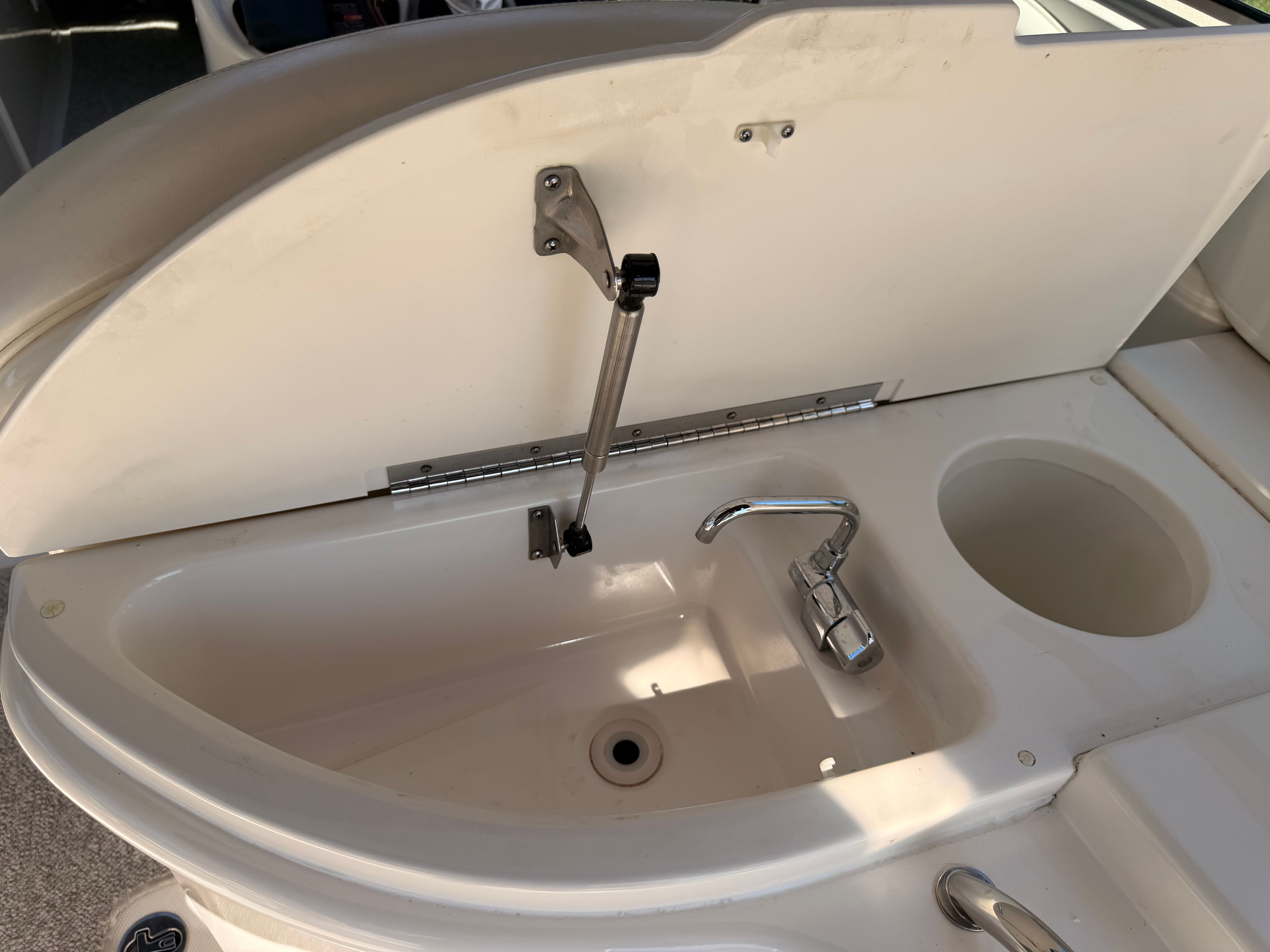 2004 Sea Ray 290 Bowrider - 43