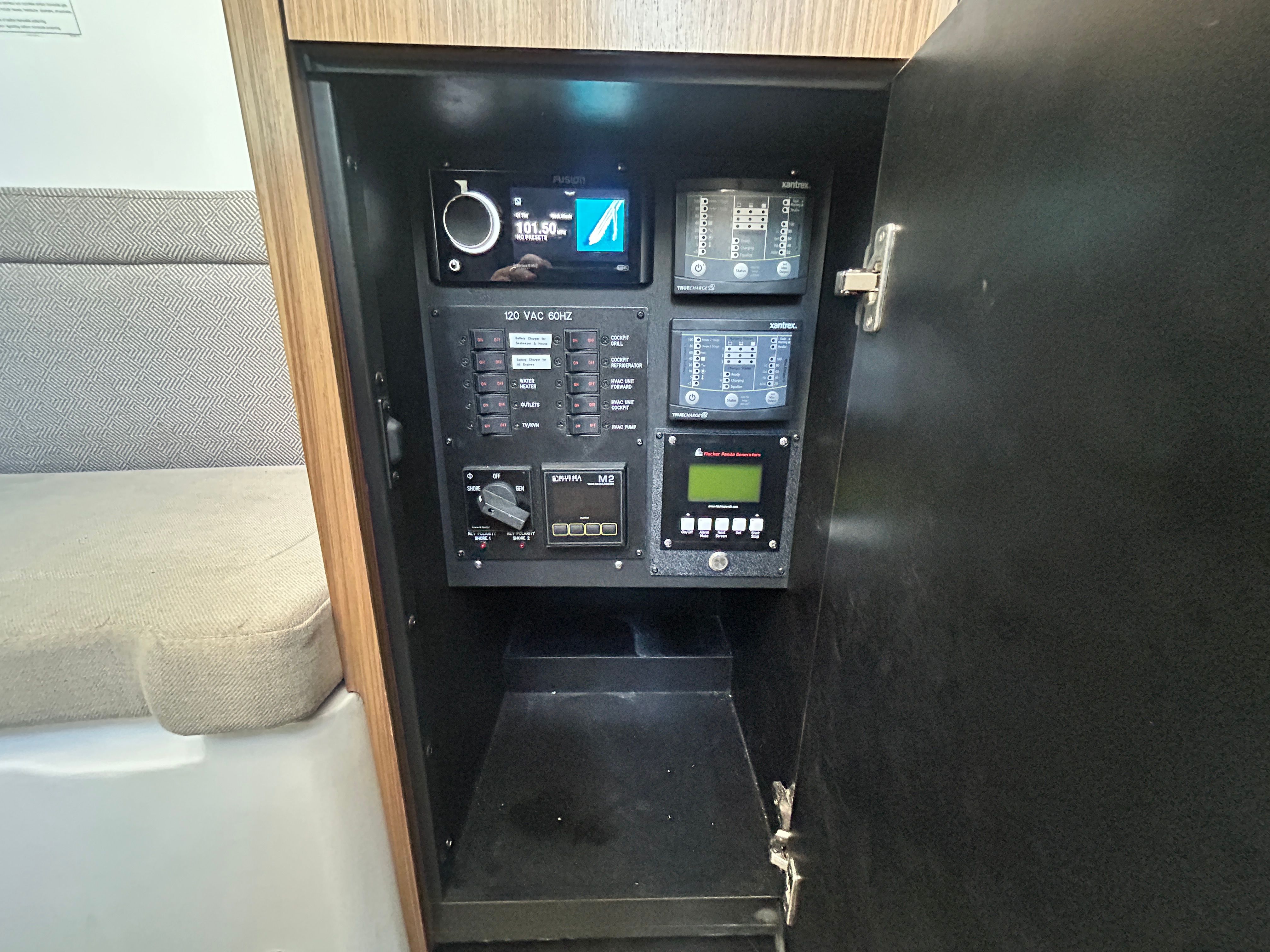 2020 Everglades 395 Center Console - 40
