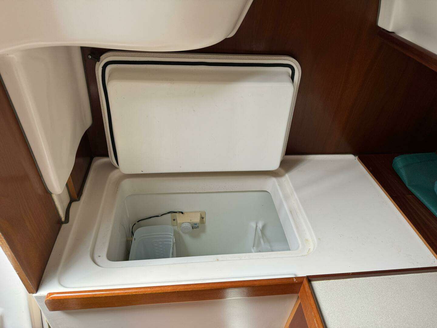 1996 Beneteau Oceanis 321 - Image 23