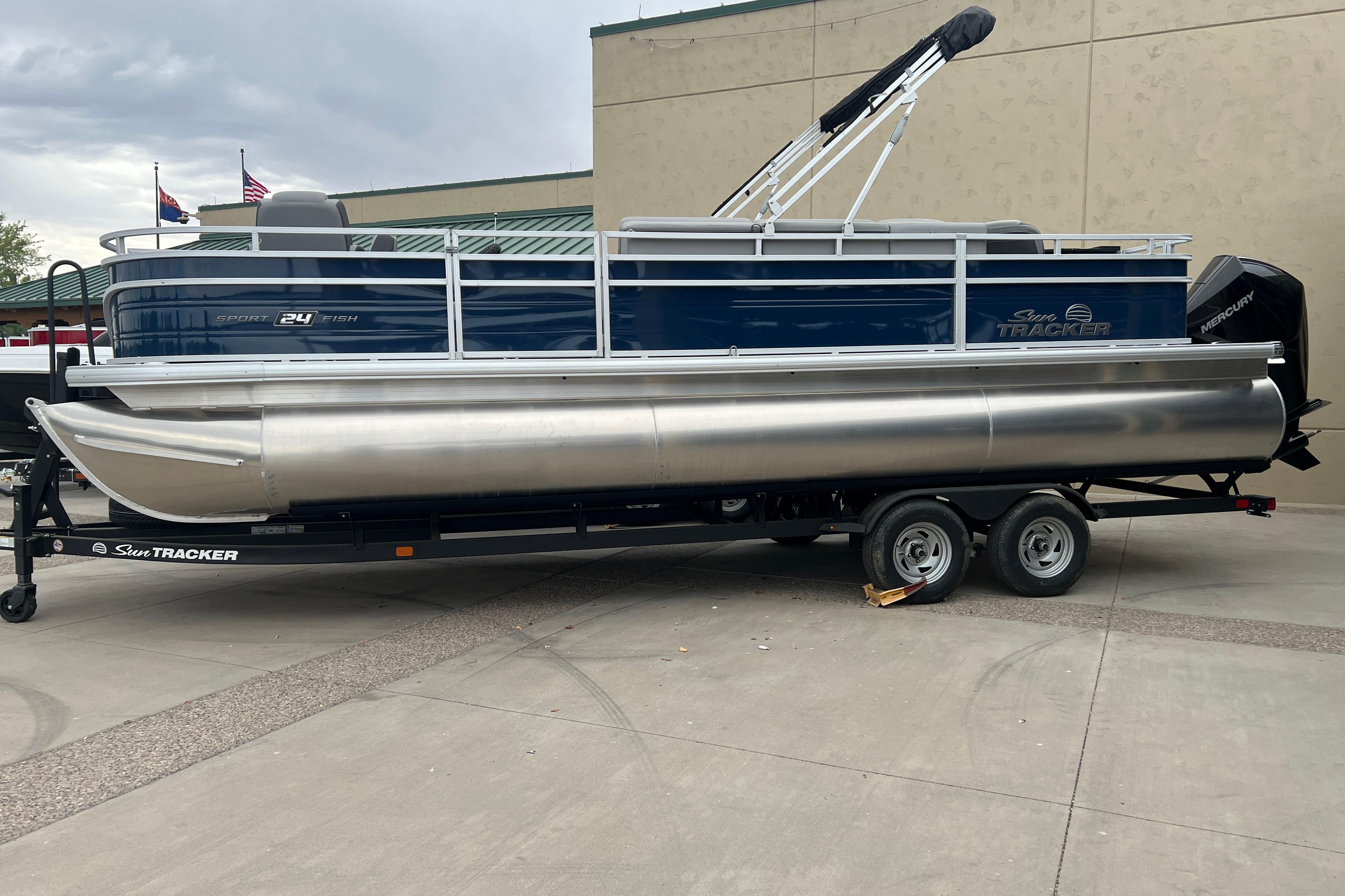 2026 Sun Tracker Sportfish 24 XP3