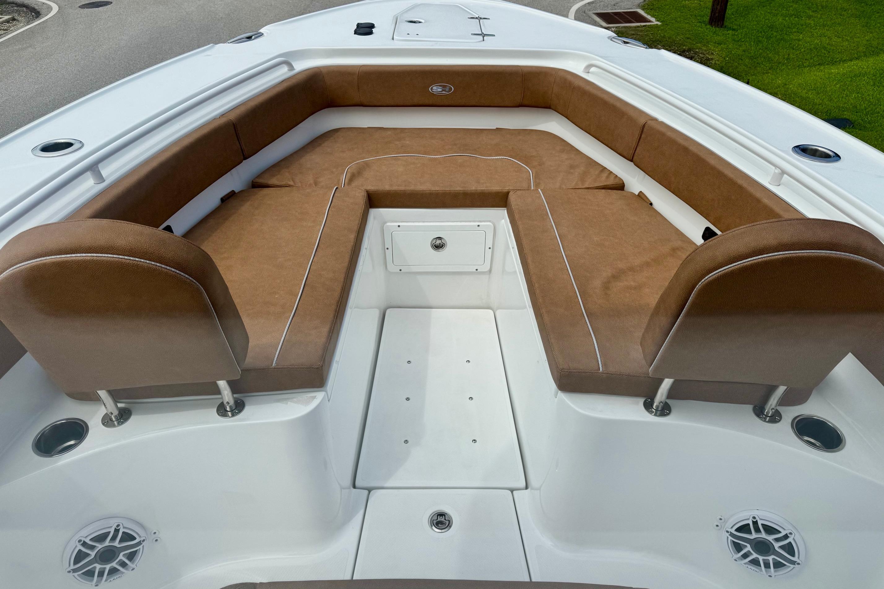 2026 Sea Hunt Ultra 275 SE boat with spacious brown cushioned seating area.