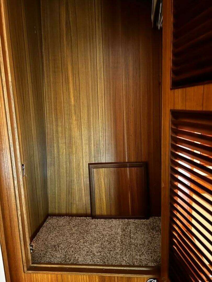 1989 Hi-Star 48 Sundeck - Image 41