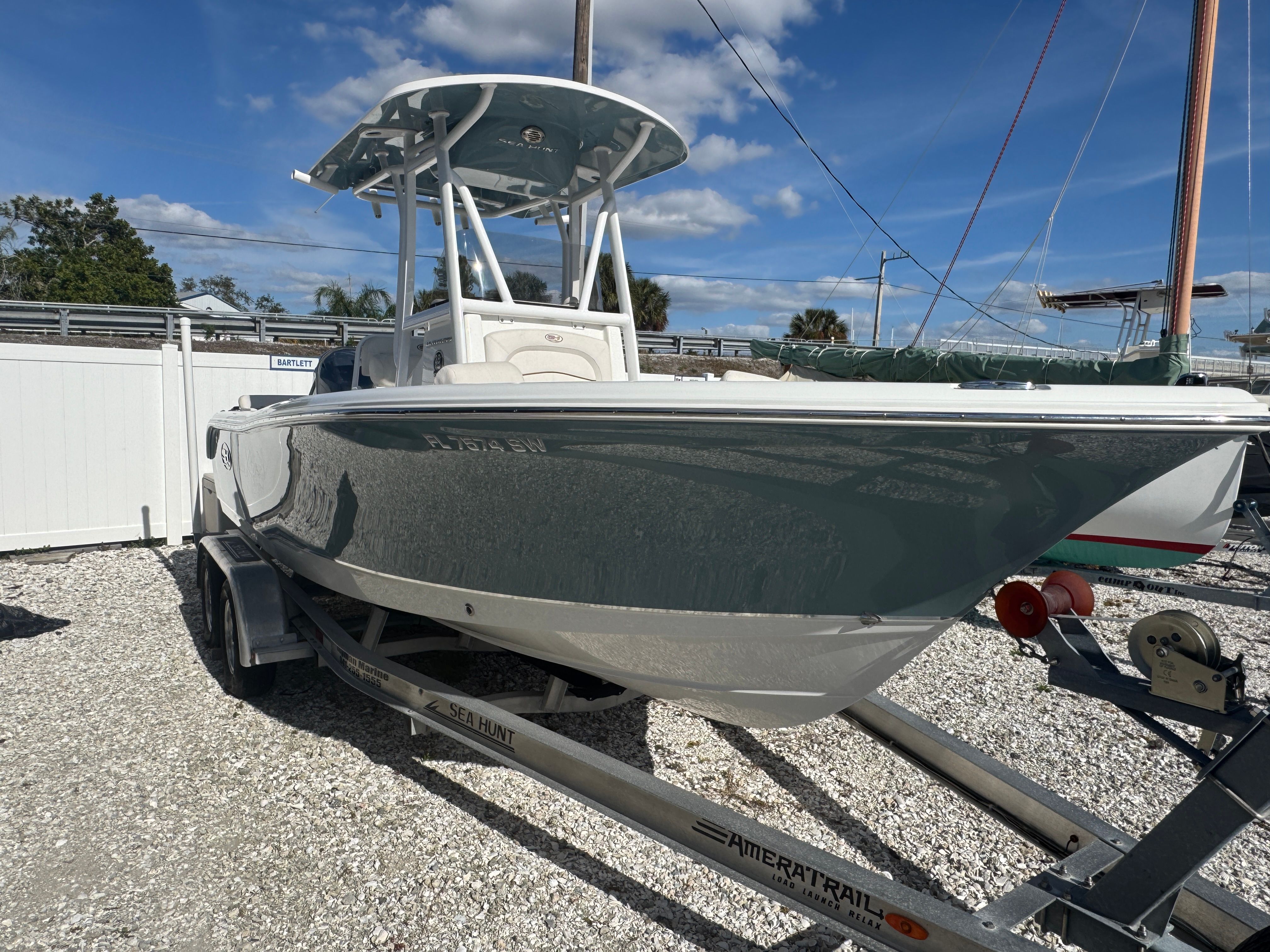 2021 Sea Hunt Ultra 219