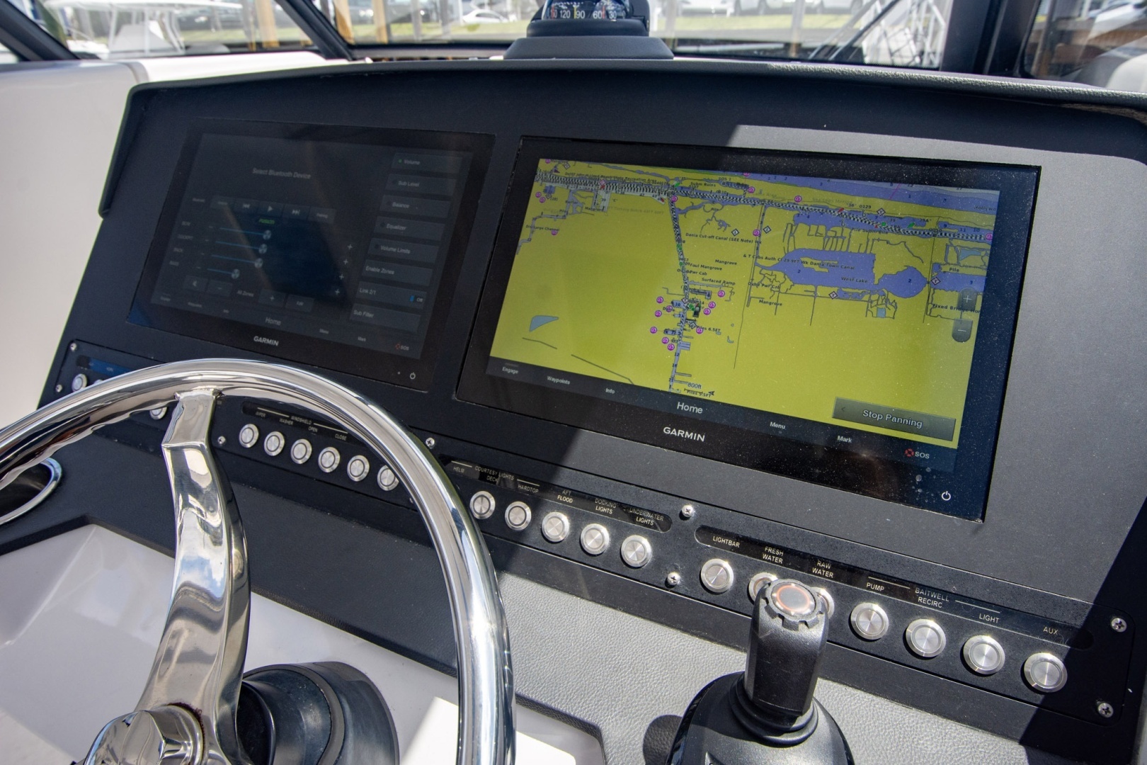 2019 Everglades 340 Dual Console - Image 38